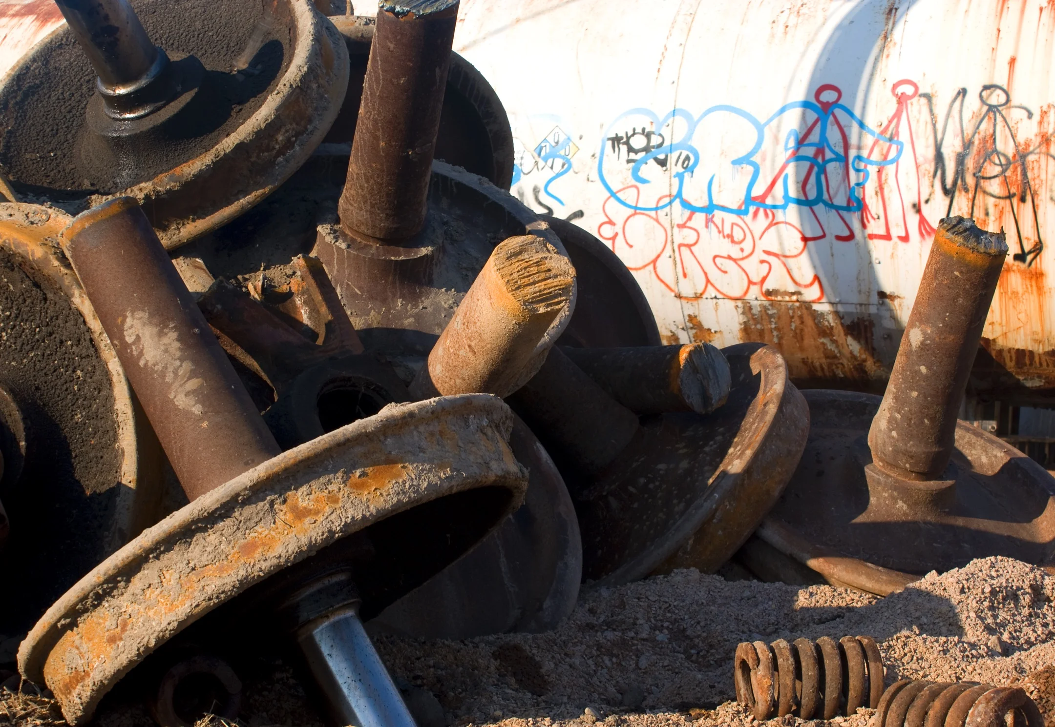 train_yard_graffitti.jpg