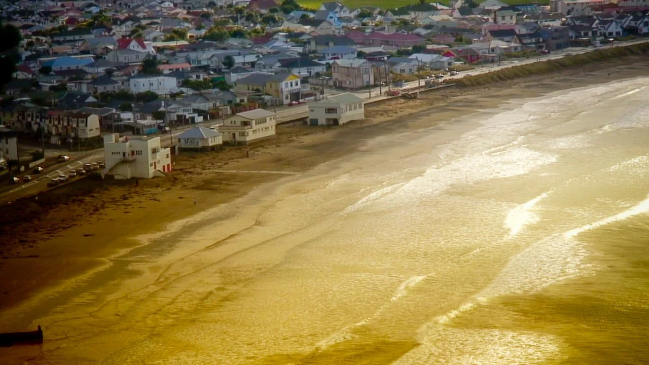 CaliKiwi - a 3 minute surf doco (Copy)