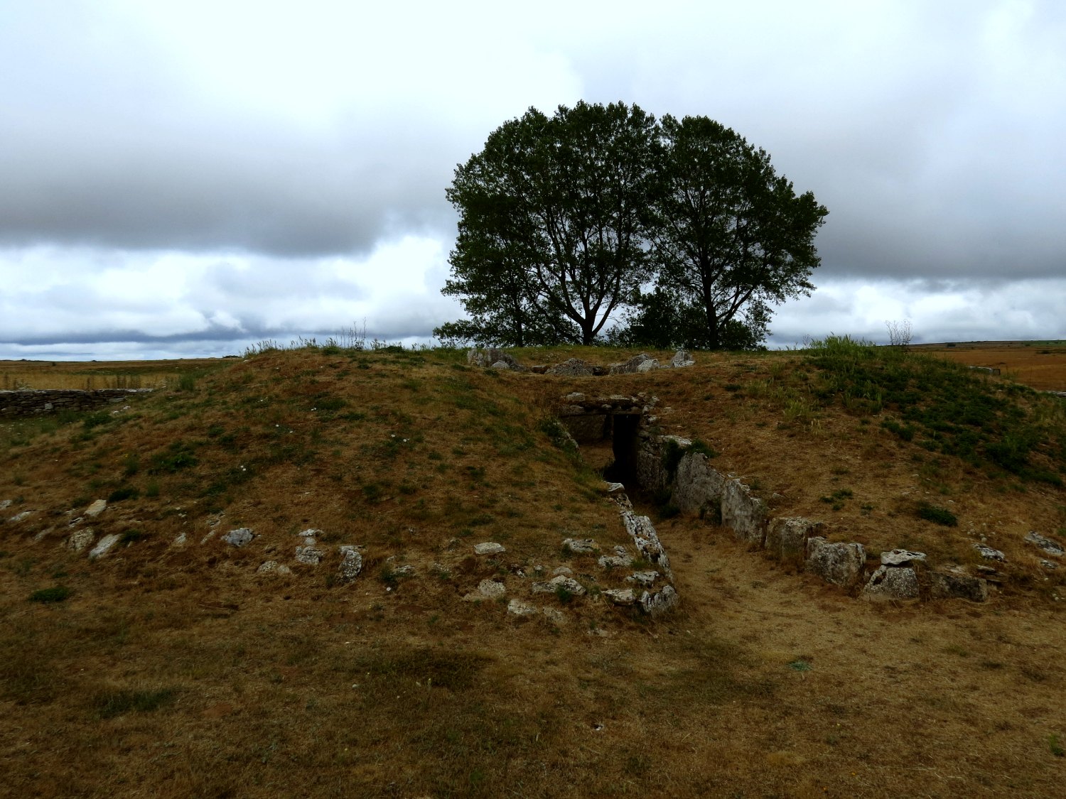  Neolithic burial sites 
