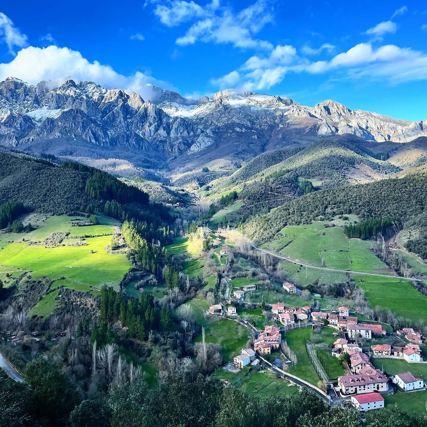 Alpine Valley.  #mountains #mountainlife #mountainlovers #landscape #landscapephotography #mountainscape #Spain