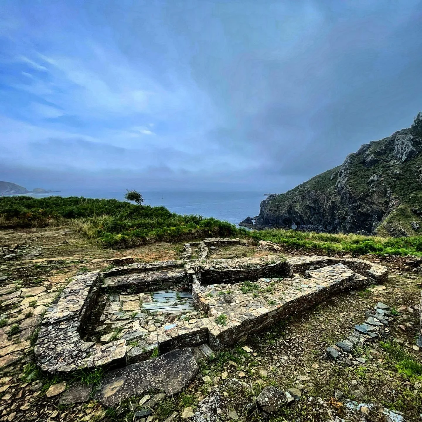 Cliffside Sauna. Small preRoman Iron Age Celtic tribal hillfort with a sauna.  Fairly remote and literally at a cliff edge.  Was this a seaside ceremonial place? #IronAge #hillfort #castro #prehistory #prehistoric #ancientruins #ancient #ancienthisto