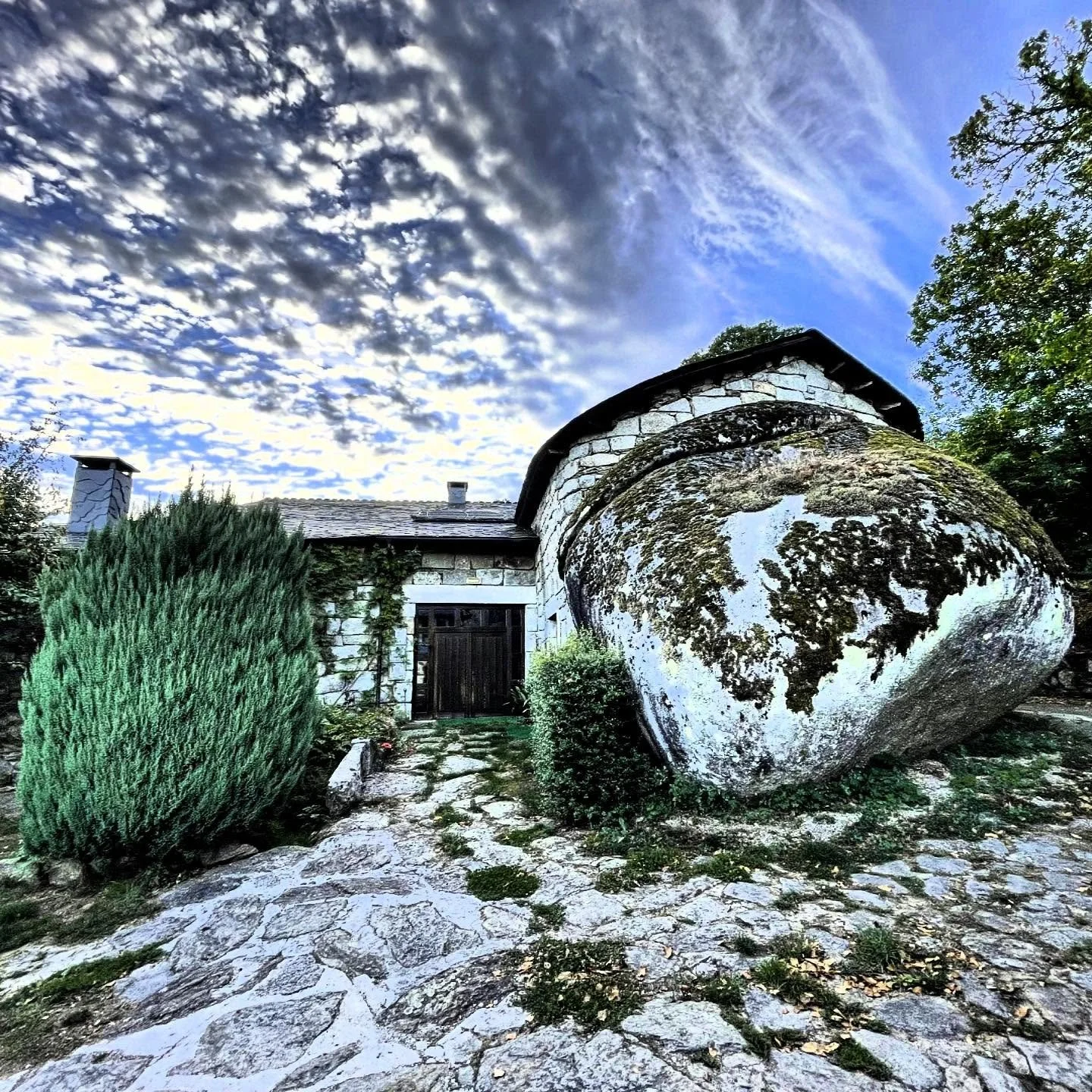 Rockin Inn. A boutique in built around a huge granite boulder, like many of the houses in this hamlet. #boutiquehotels #uniquehotels #NorthernSpain #customtours #privatetour