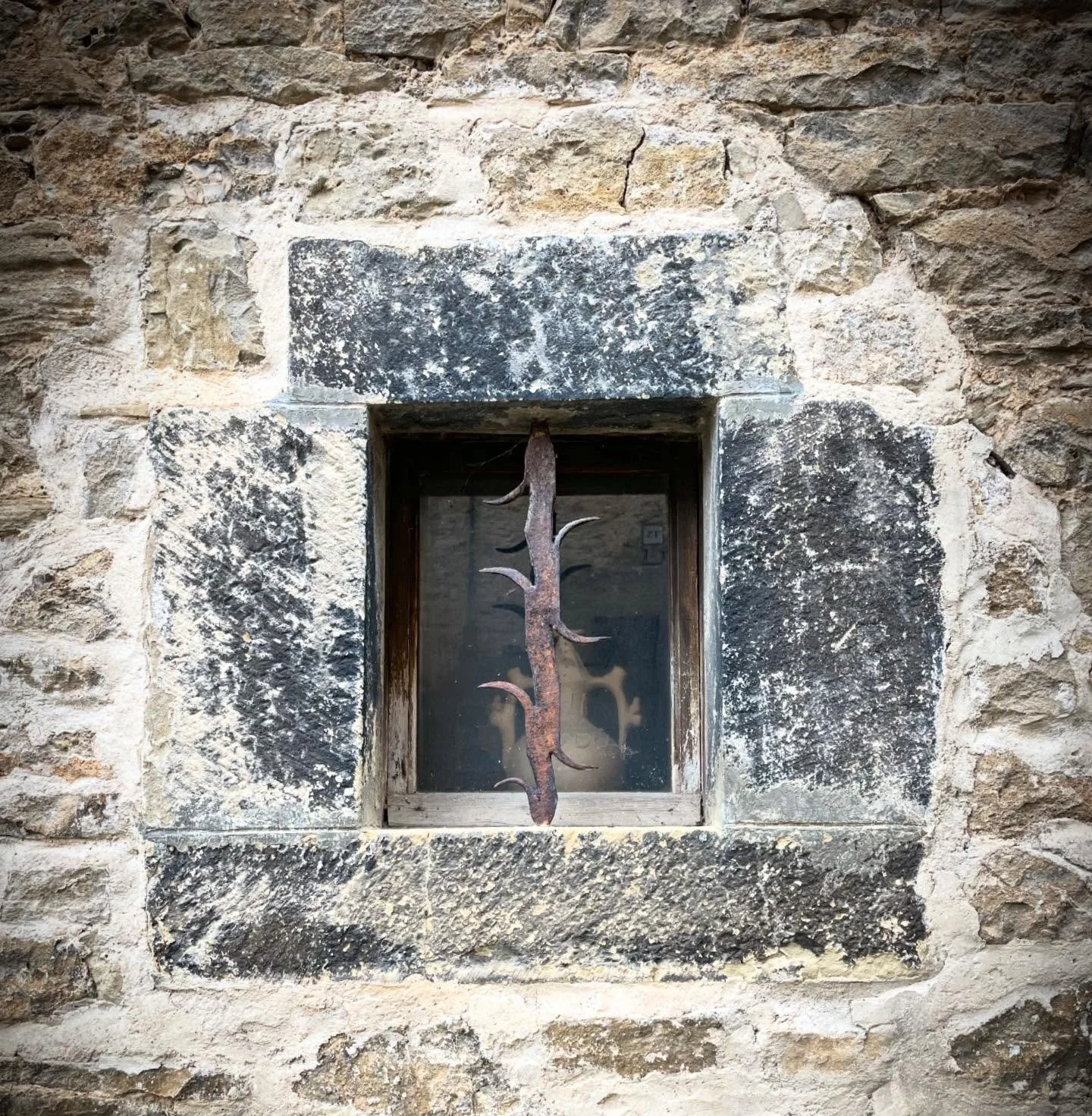 Form, and Function. Two straight iron bars could have worked here, but a single decorative one made by a local blacksmith makes this ordinary window less so. Details are important. #architecturaldetails #wroughtiron #blacksmith #NorthernSpain #privat