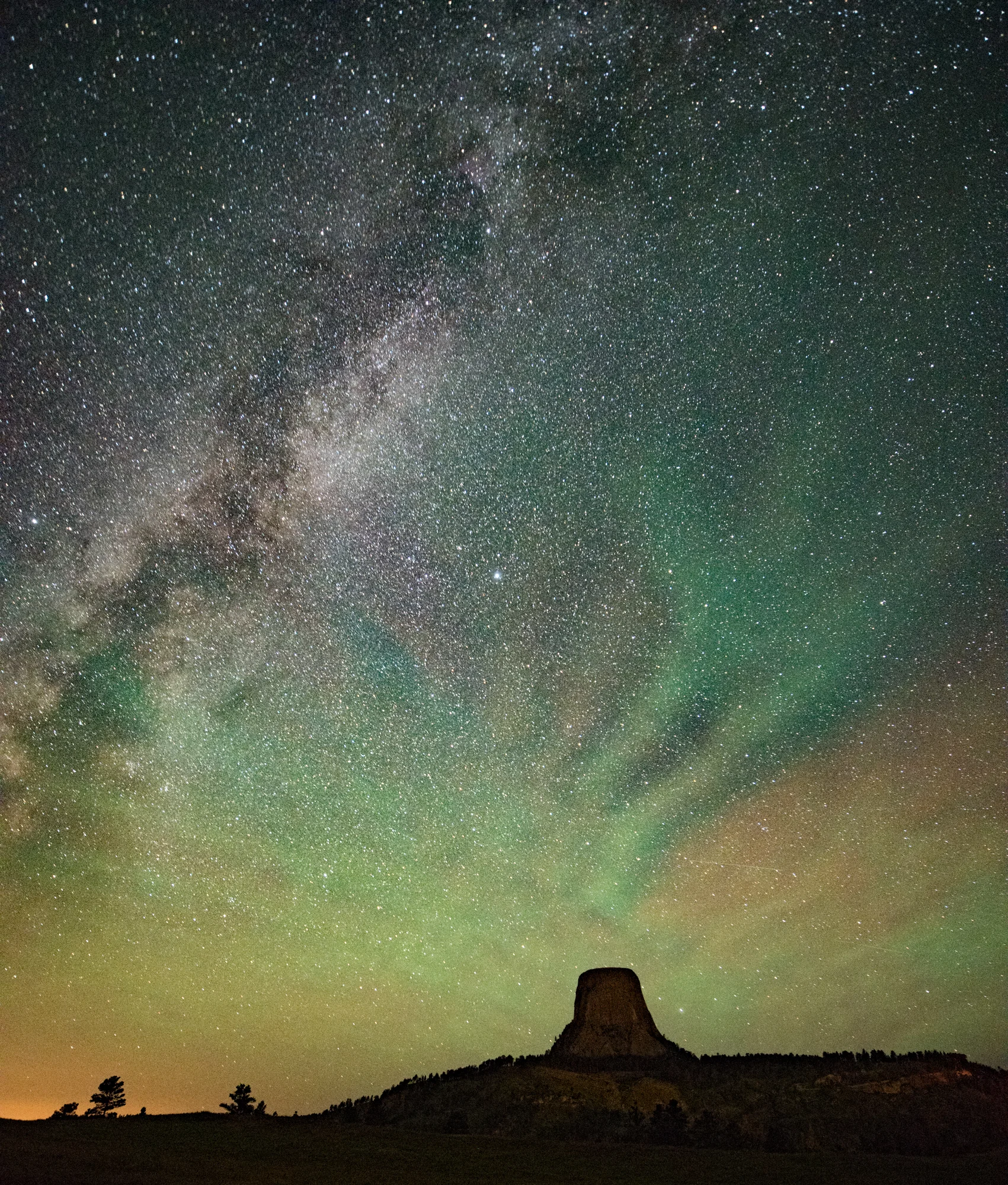 Figure 10. Devil's Tower, Wyoming. 30 seconds, f/2.8, ISO 400. Ambient temperature approximately 65 F. (Click/tap for larger view.)