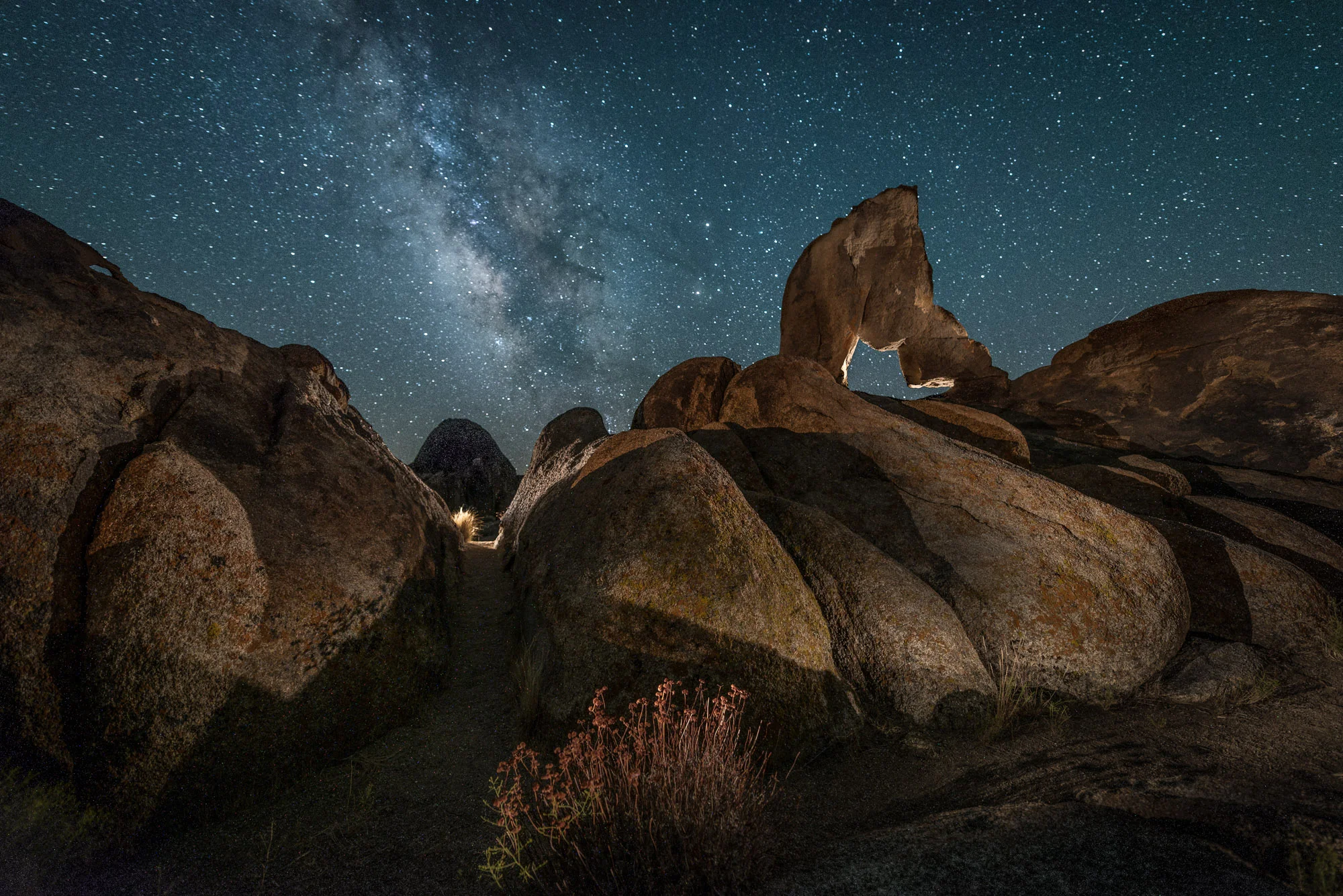 Lady Boot Arch, Alabama Hills . 15 minutes, f/2.8, ISO 200 for the foreground, combined with 20 seconds, f/2.8, ISO 6400 for the sky, with tea lights and flashlight.