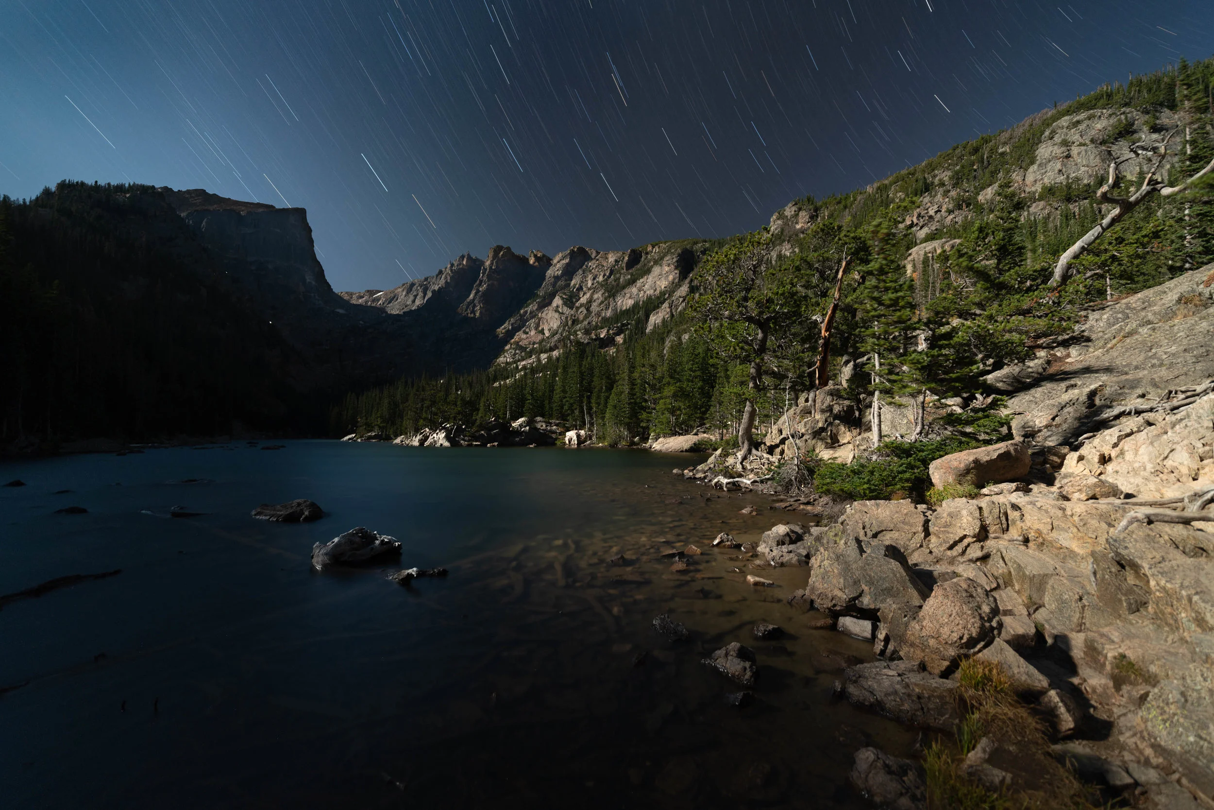 Nikon D850, Zeiss 15mm Distagon f/2.8. 15 minutes, f/2.8, ISO 100. Maximum polarization (in the sky portion).