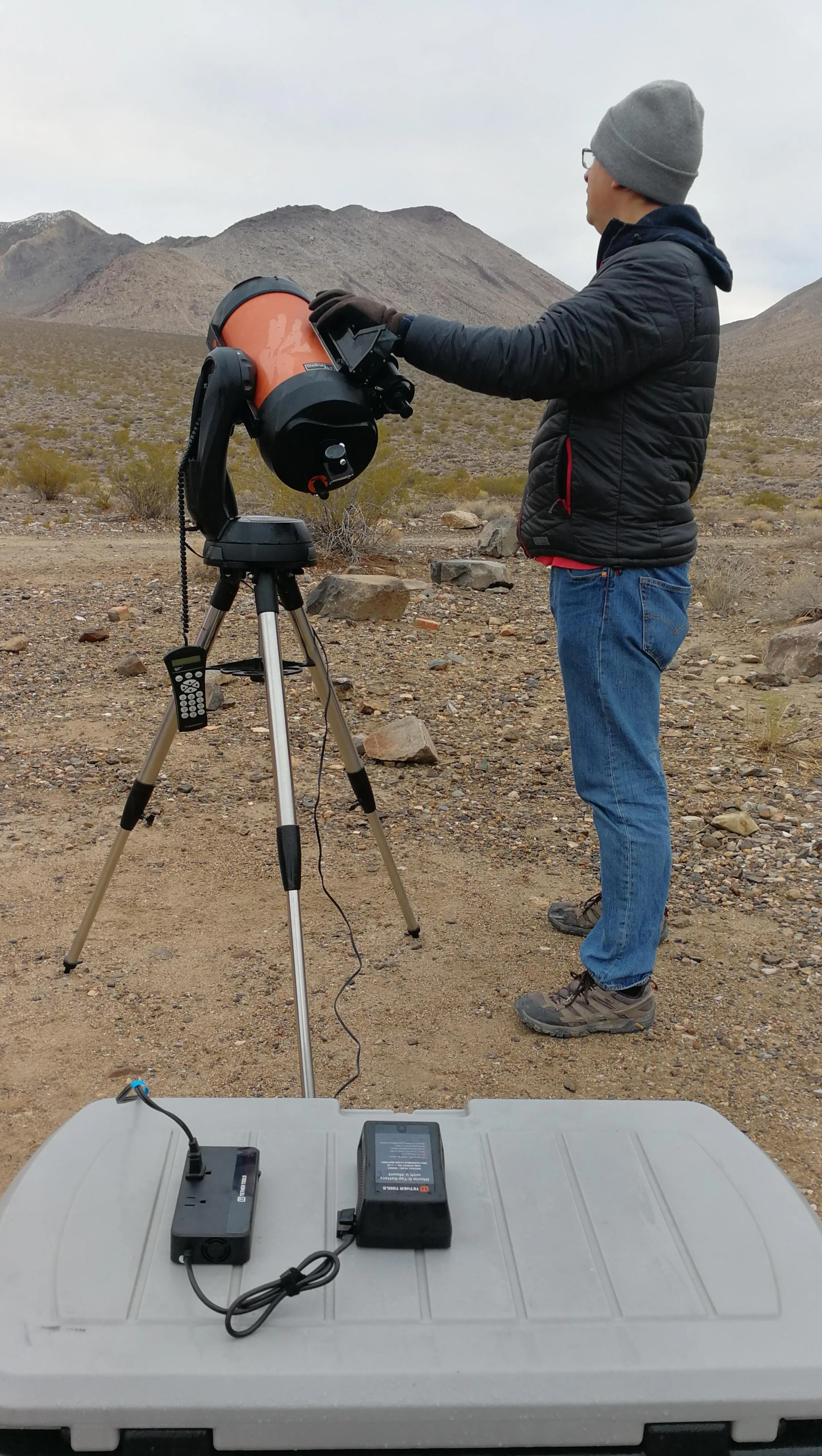 Astronomer Tyler Nordgren powered his telescope with one of the ONsite recharging packs that Tether Tools provided for our Death Valley backcountry workshop.
