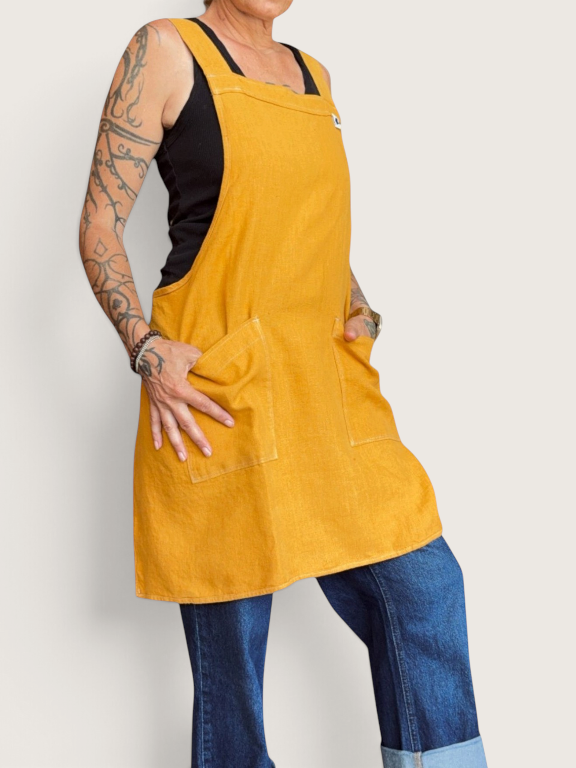 crossback-aprons-in-studio-3.png