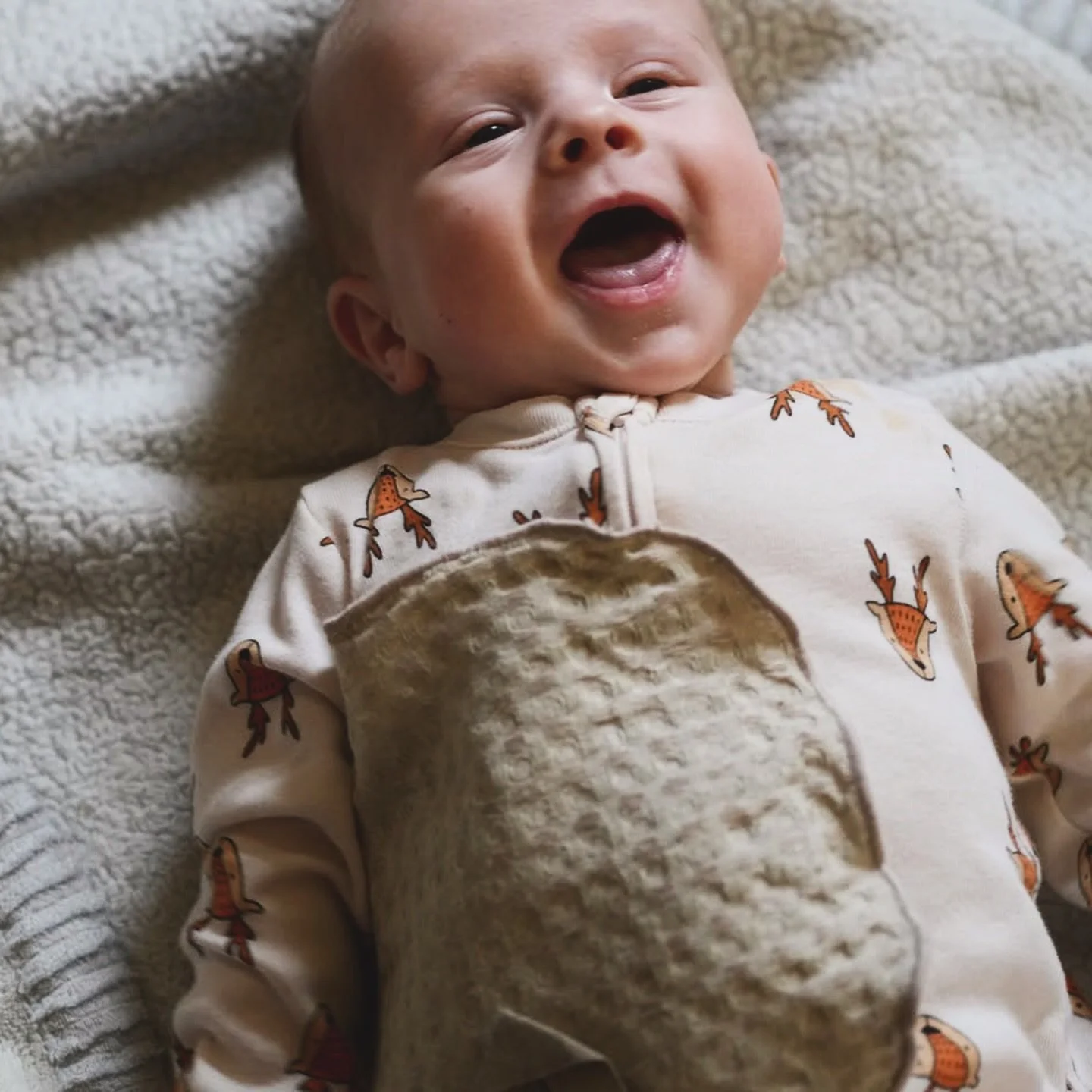 When a customer (who is also a great photographer) sends you photos of your product with a baby, you use them! This little bundle of cuteness loves our Anywhere Cloths just as much as his mom and dad. Smart family 😍

Order your set today and see how