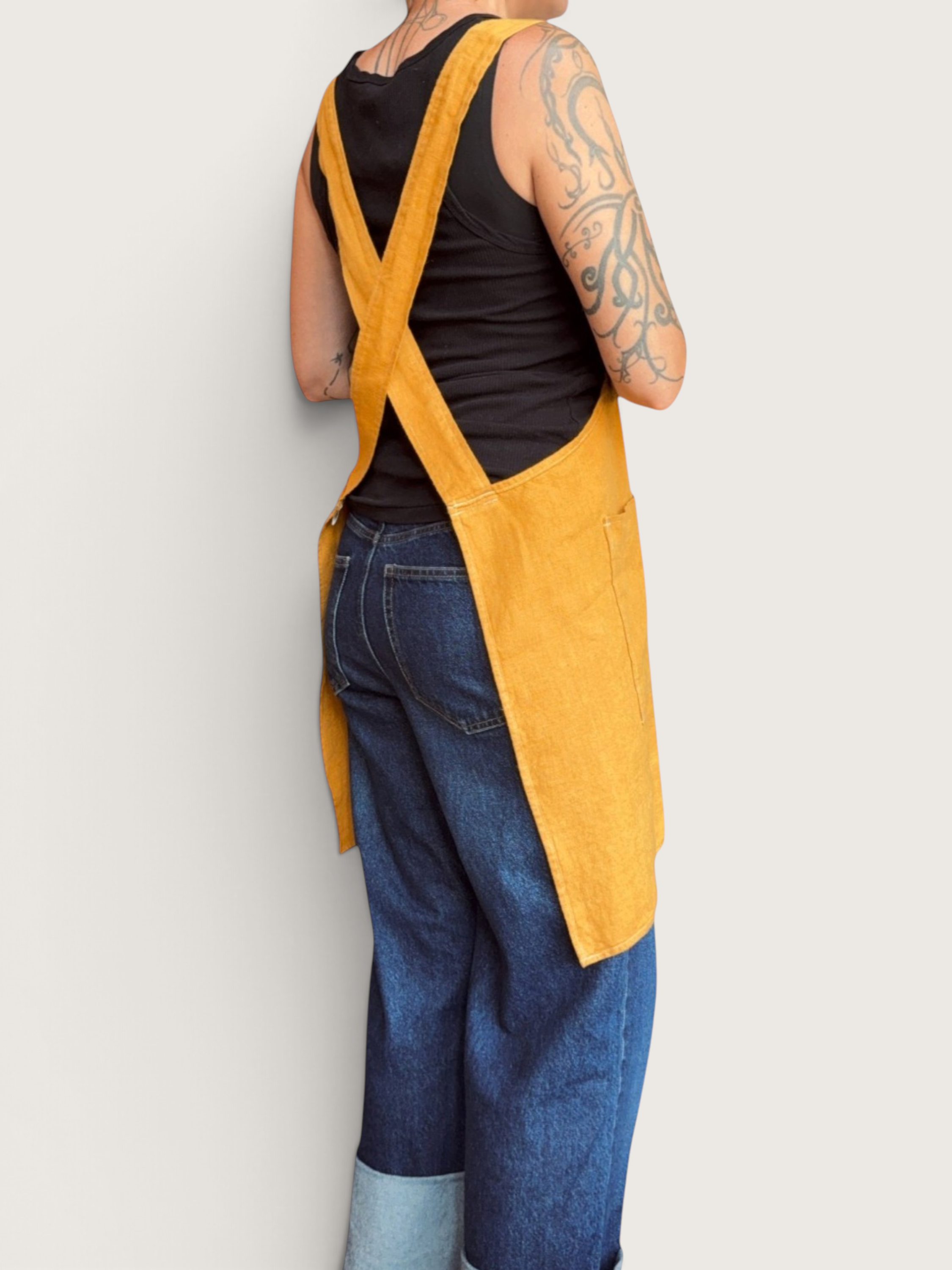 crossback-aprons-in-studio-6.png