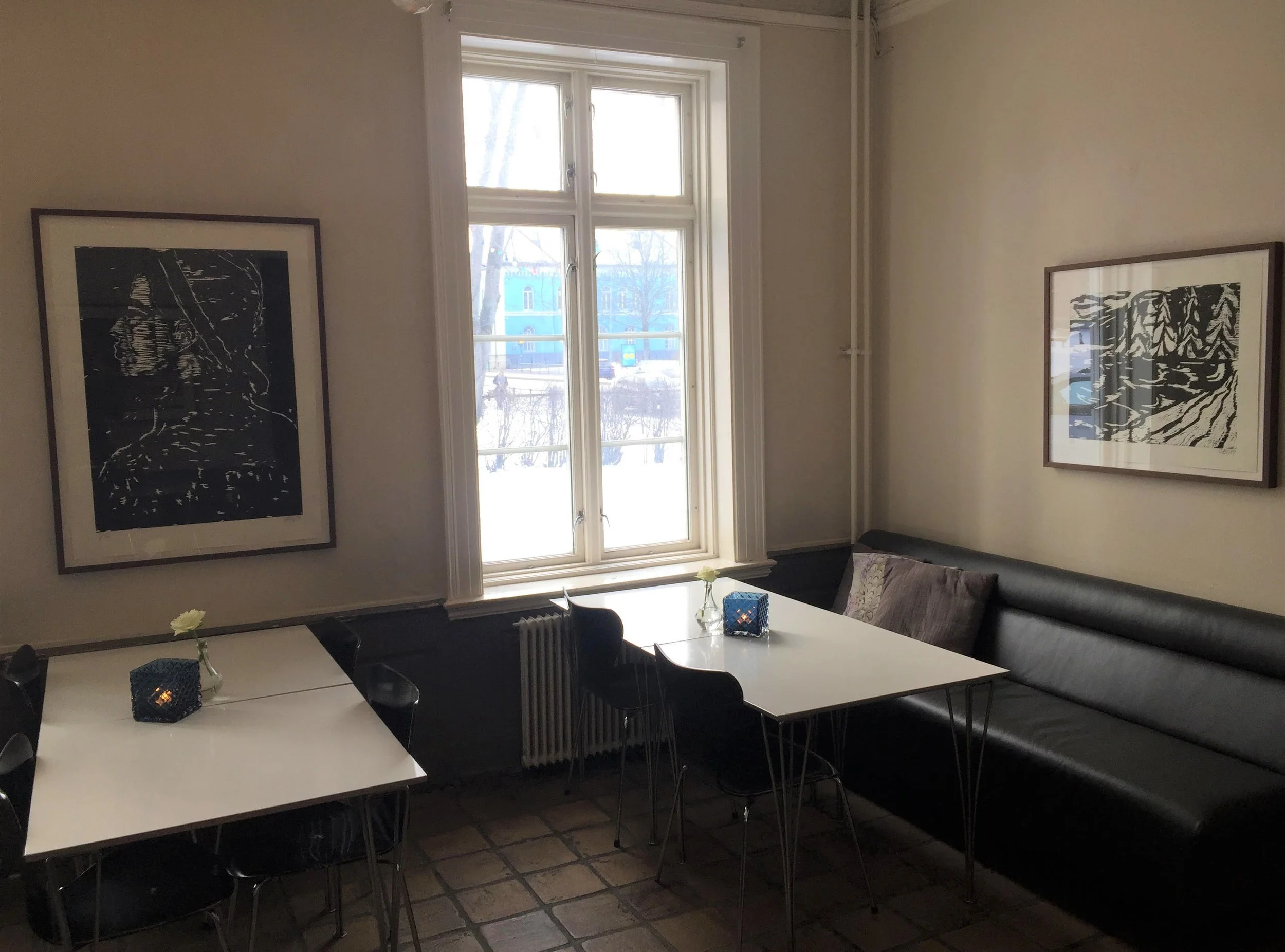 installation cafe noir red.jpg