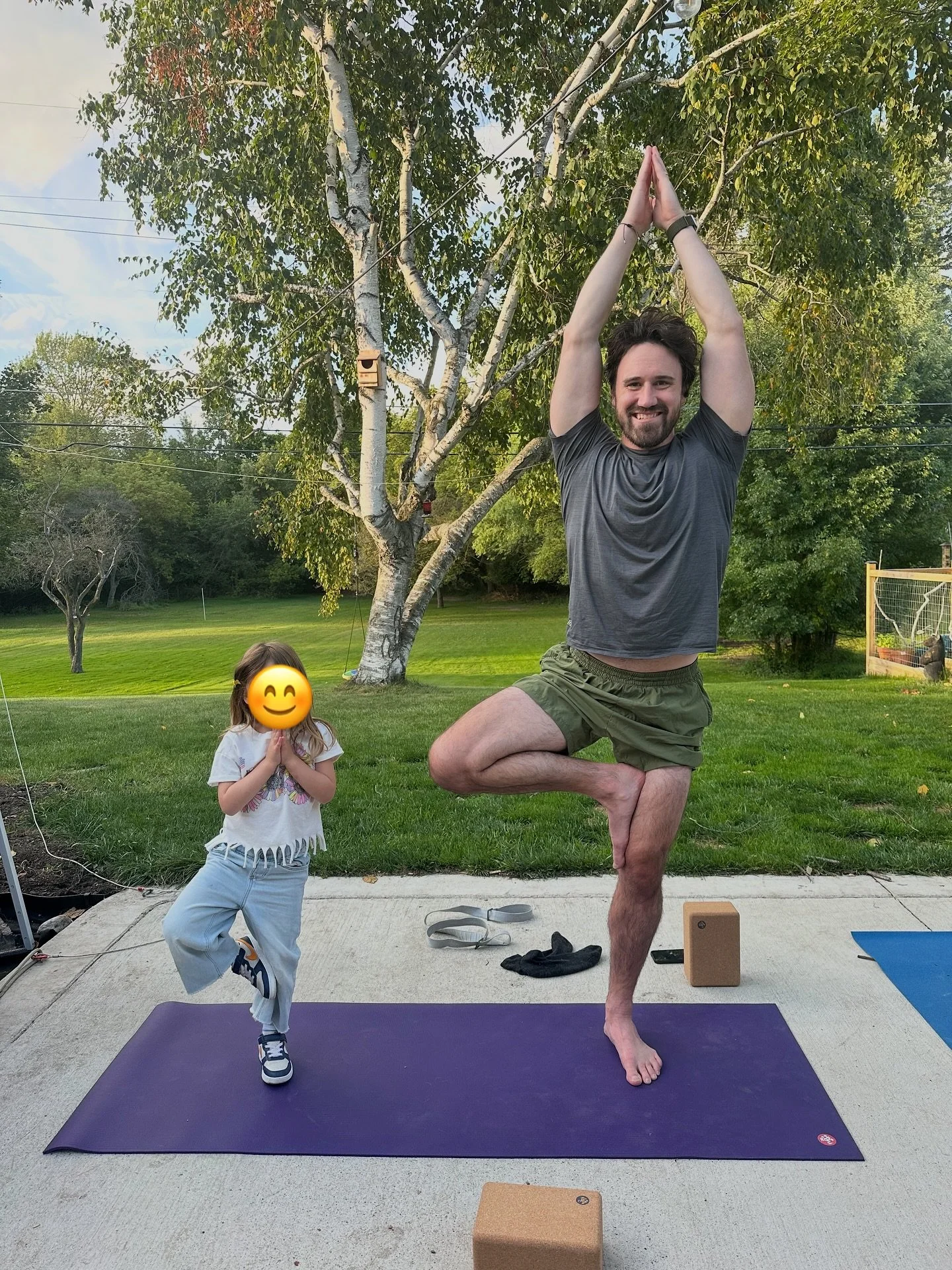 As many of you know my daughter loves to do #yoga with me! She is a big reason I love teach #kidsyoga !  I believe the more kids can get in tune with their body the better they will be. So here is to enjoying the simple things and finding #joy in #sm