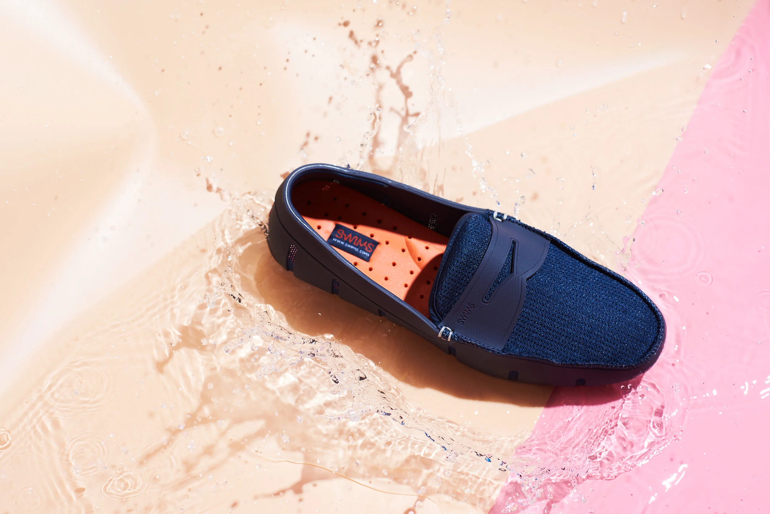 ss21_swims_stillife_water3713.jpg