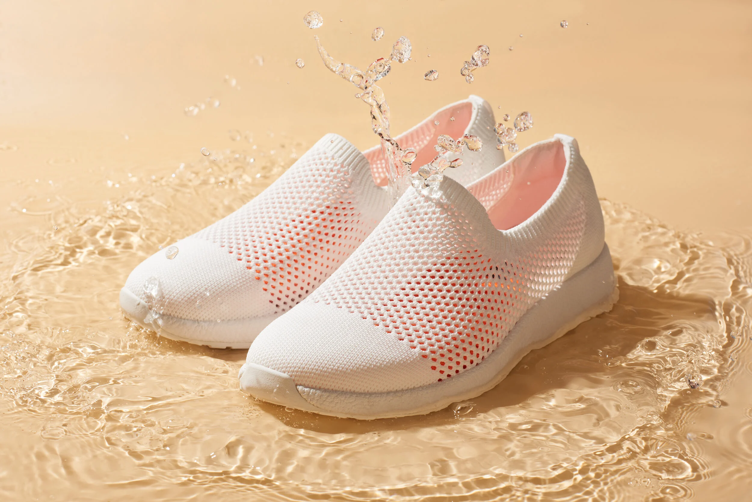 ss21_swims_stillife_water7120.jpg