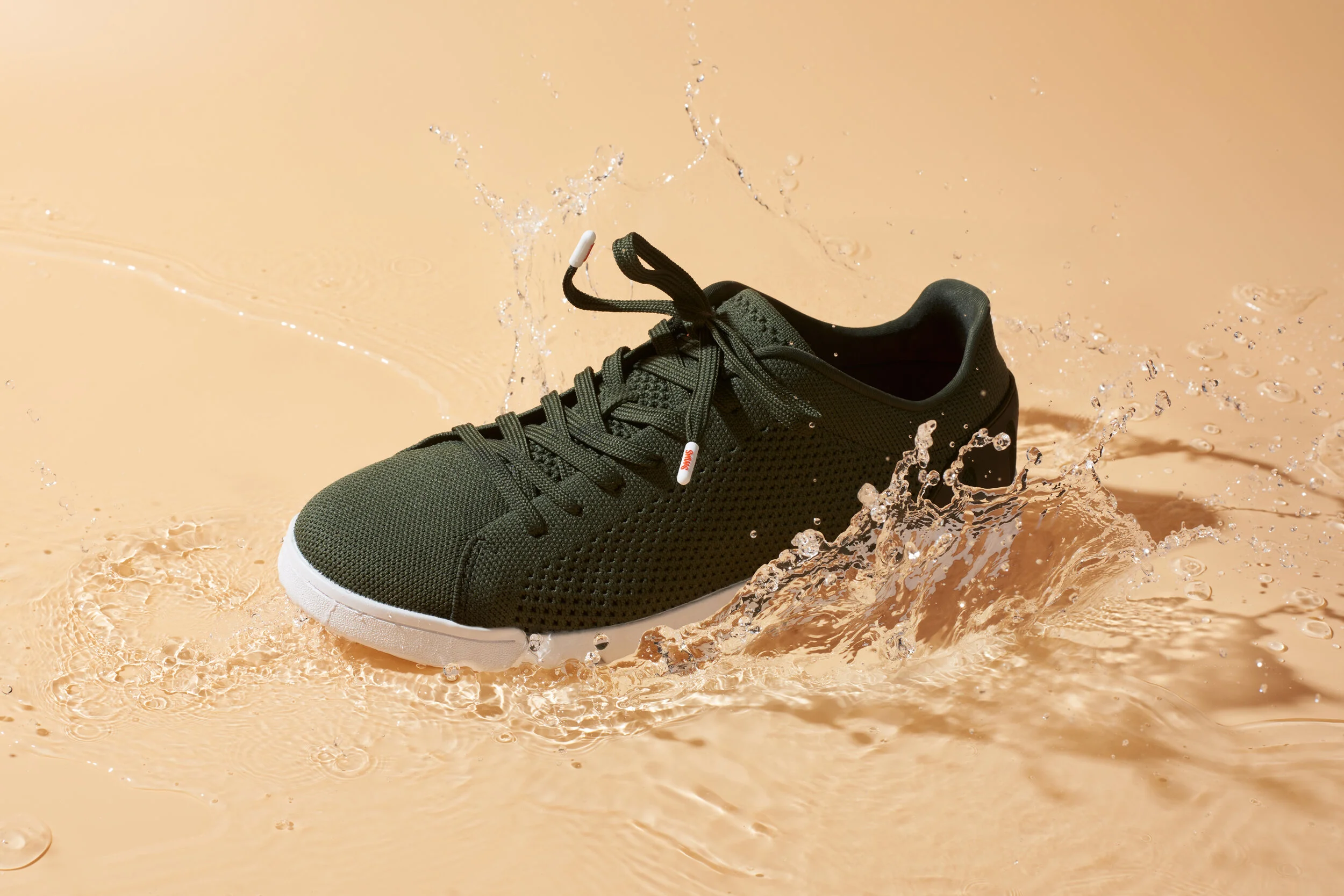 ss21_swims_stillife_water7365.jpg