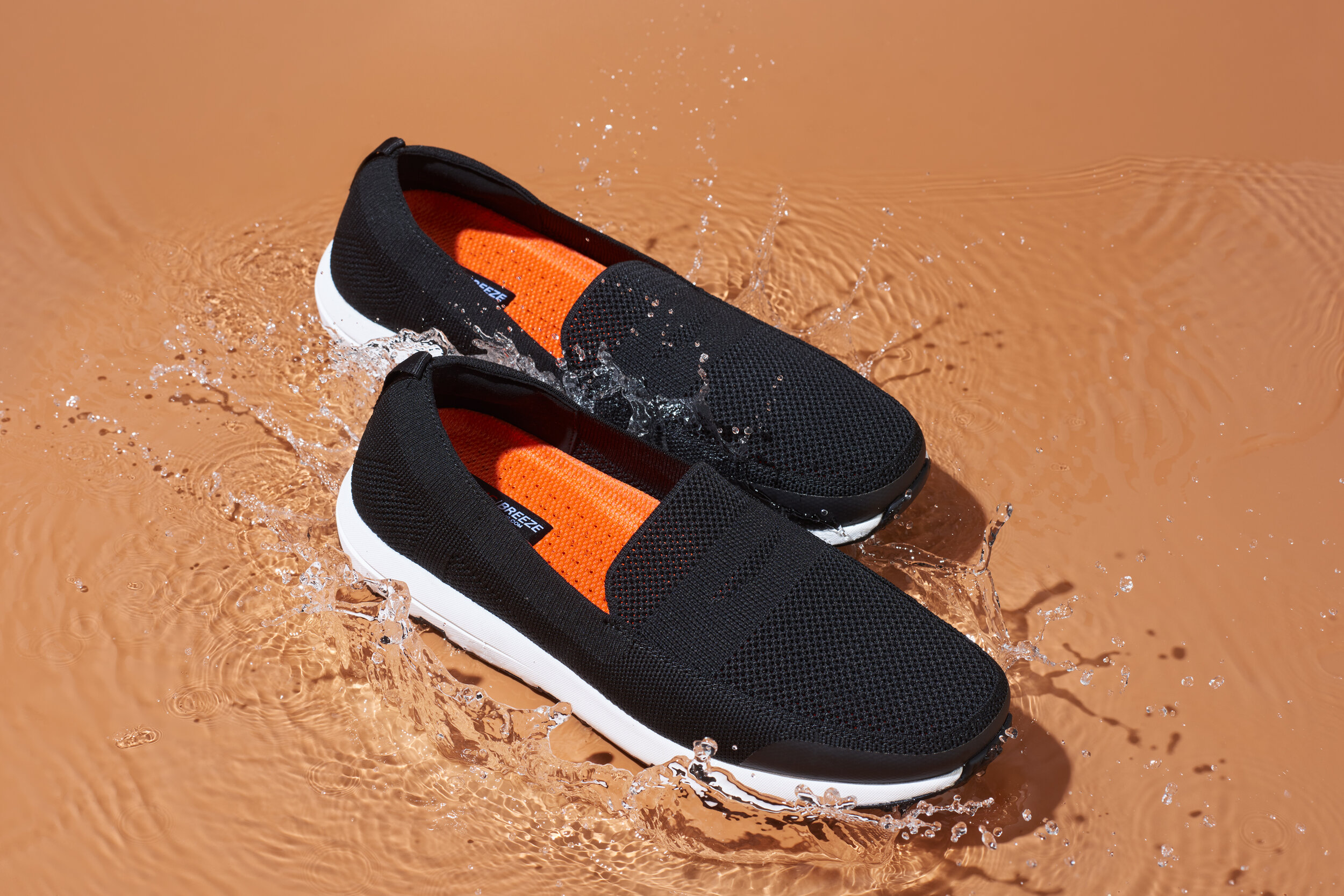 ss21_swims_stillife_water7673.jpg