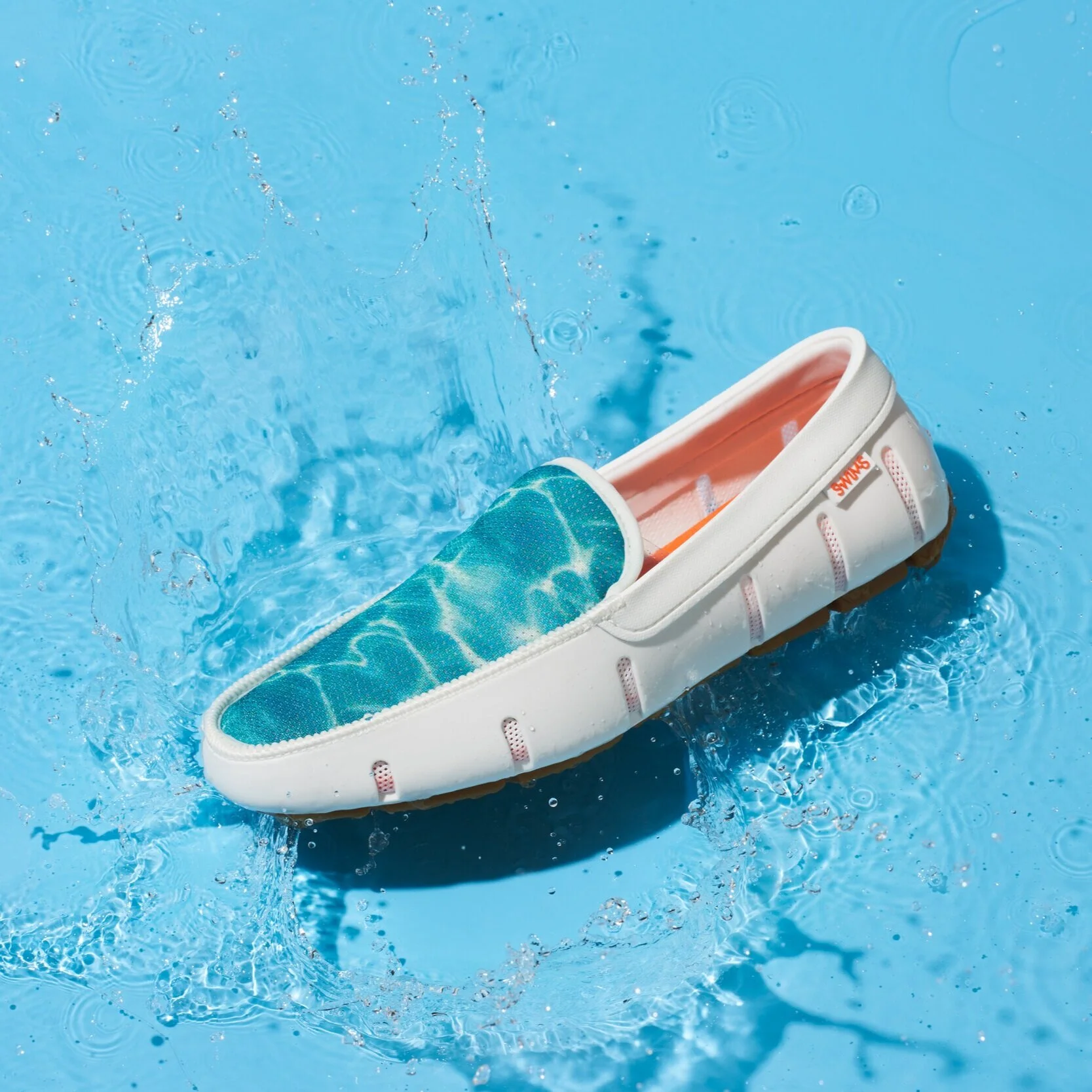 ss21_swims_stillife_water7885.jpg
