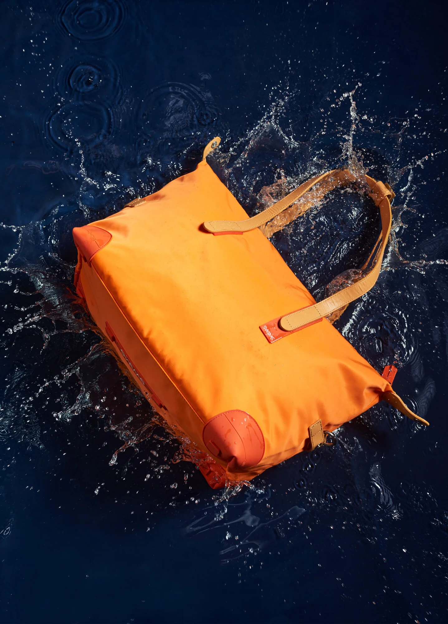 ss21_swims_stillife_water3187.jpg