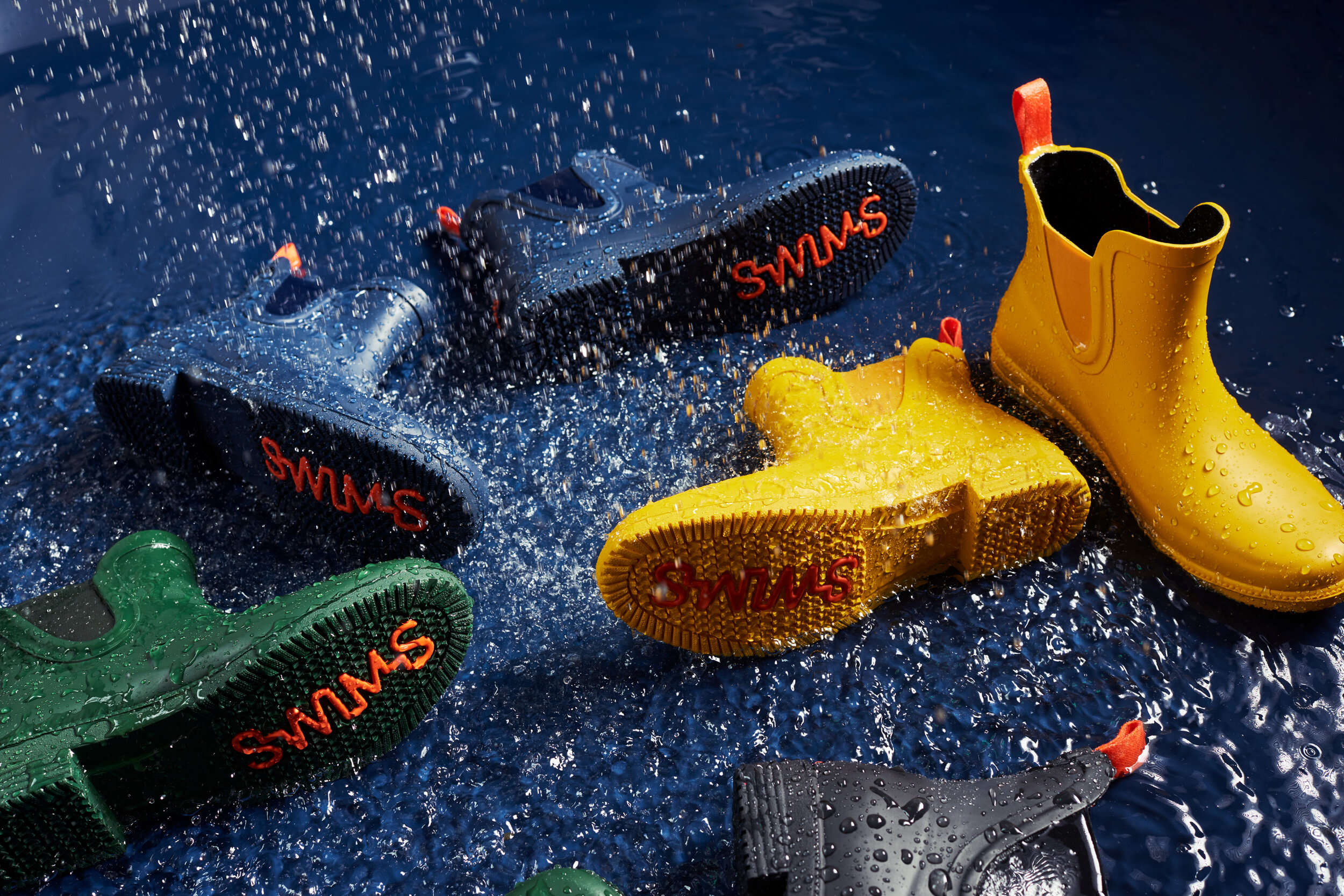 ss21_swims_stillife_water3137.jpg