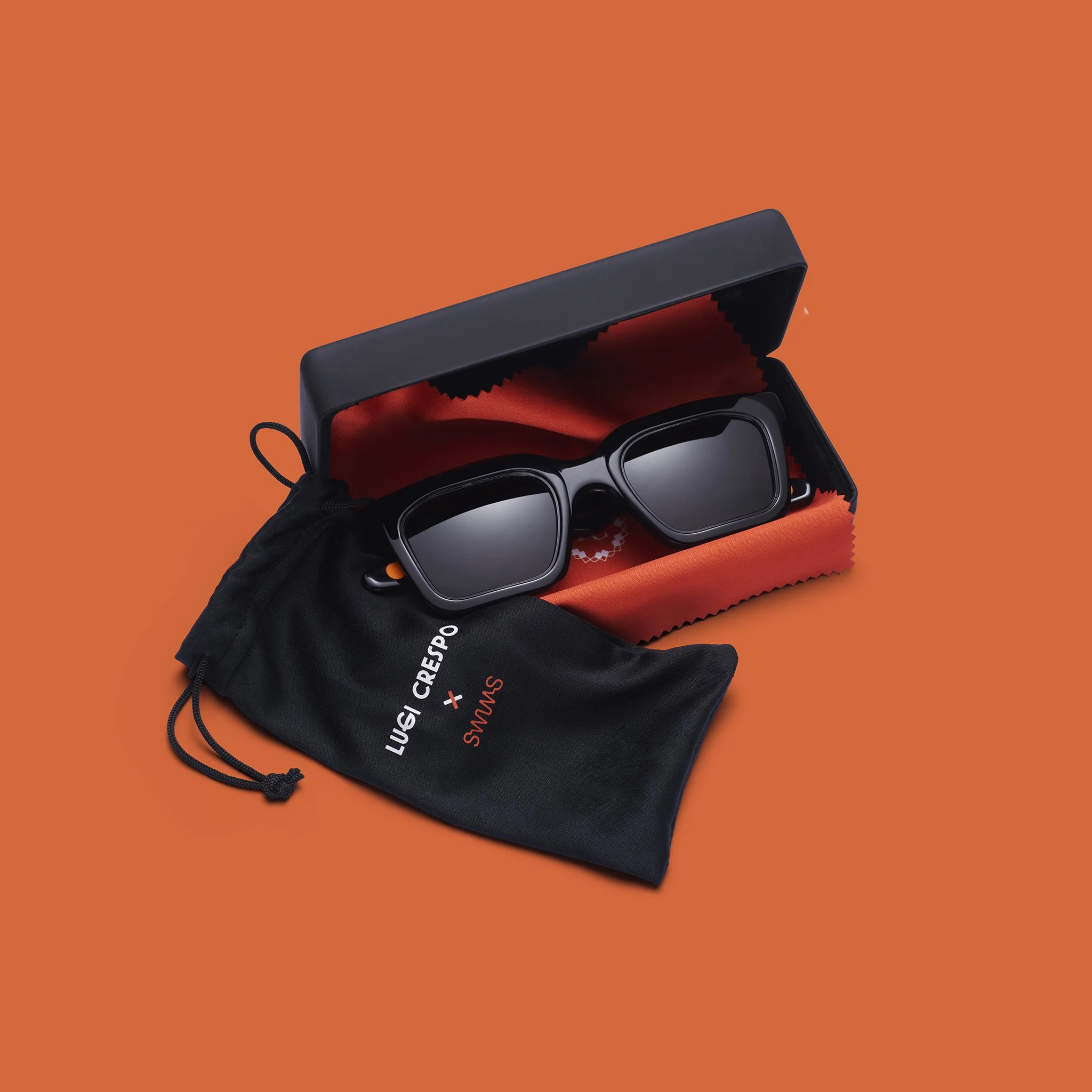 SS23_Lugi_crespo_sunglasses_black 2824_220512_farge.jpg