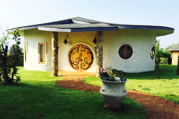 3Hobbit Villa2.jpg