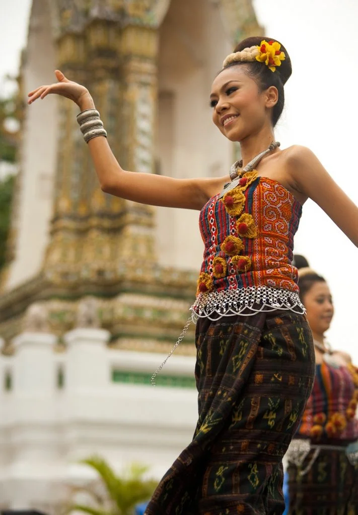 thai-dancer-in-phuket.jpg