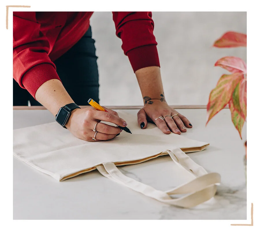 Bruna Zanella · Caligrafía, Lettering y Diseño Gráfico