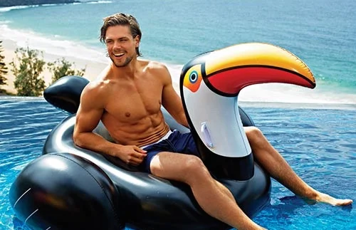 sultouxl_inflatable-toucan[5].jpg