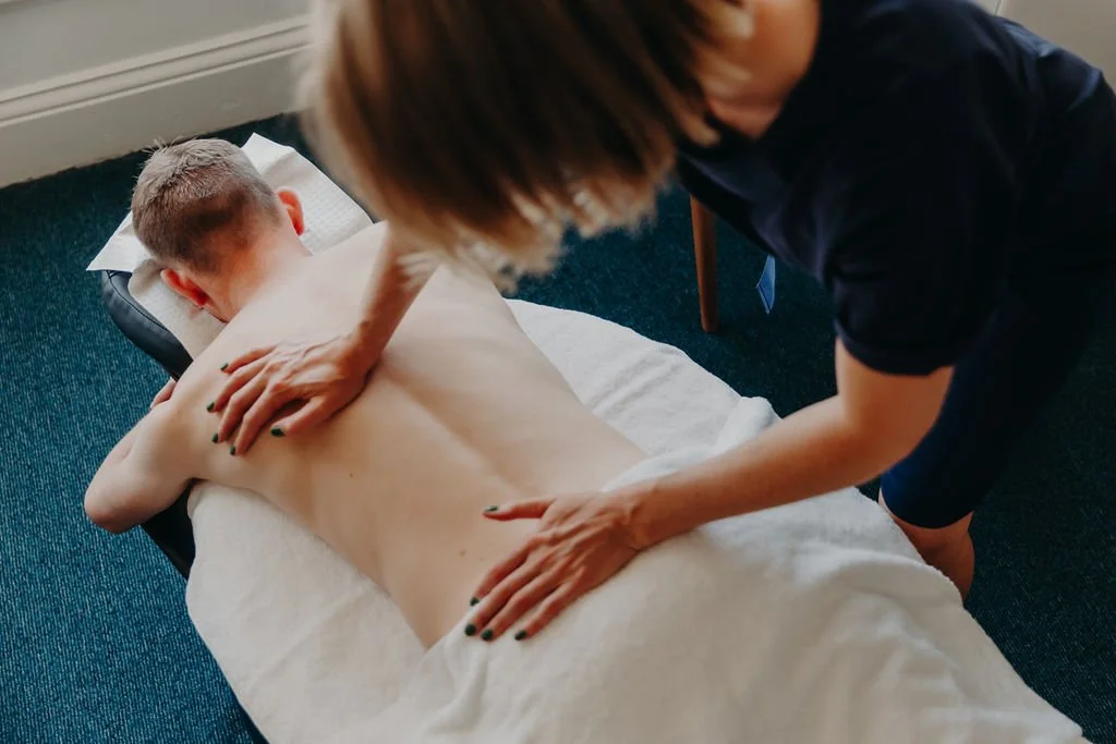 Understanding the Differences Between Osteopaths, Physiotherapists, and Chiropractors