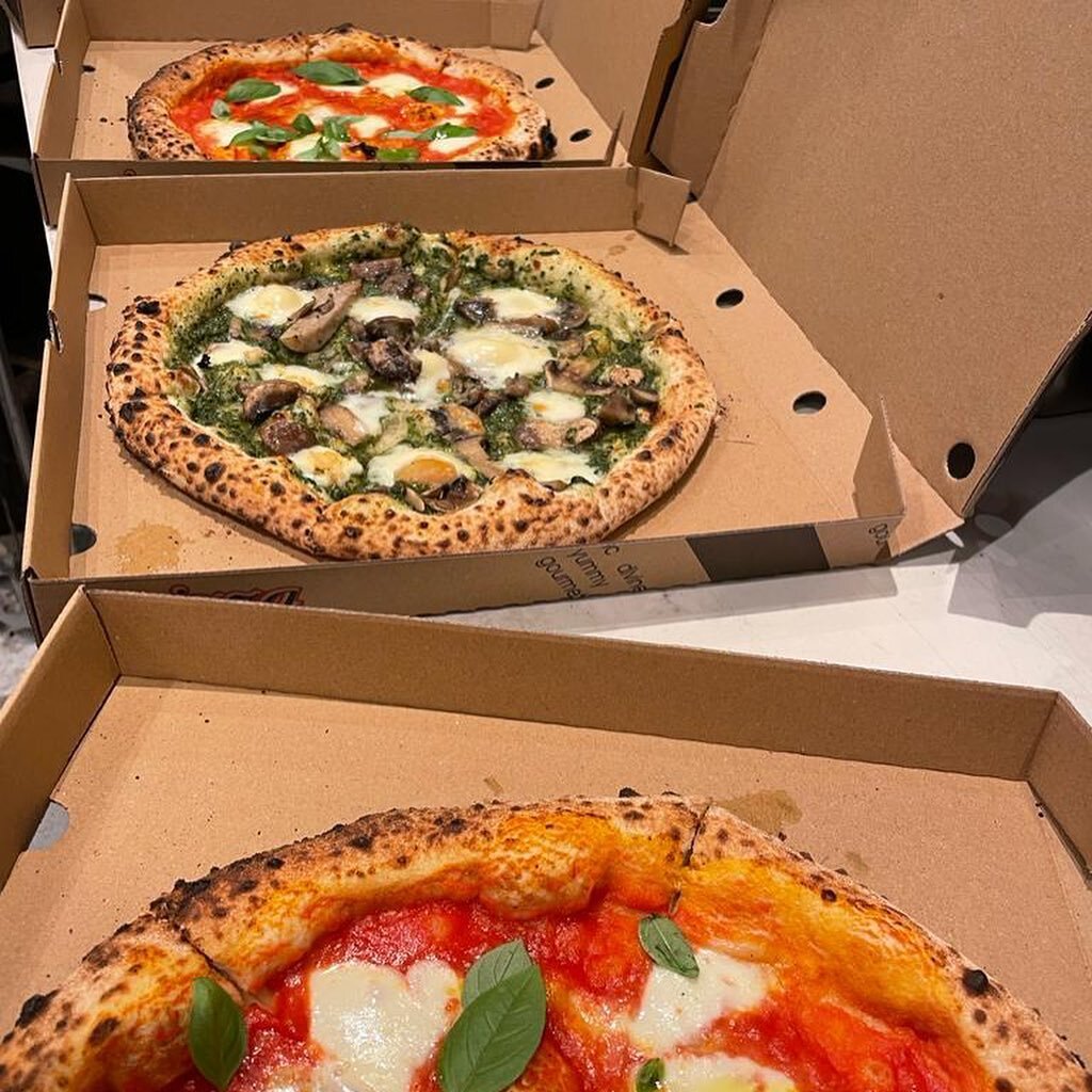 Take me home 🙋&zwj;♀️🙋&zwj;♀️🙋&zwj;♀️ 

🍕Takeaway, 📞 0401-579-199 menu👇

#woodfiredpizza #pizzalover #❤️🍕 

🍕: https://www.pizzeriavioletta.com.au/
📞:&nbsp;&nbsp;0401 579 199
📍: 10 Wongabel St, Kenmore, QLD 4069
⏳: Open daily 5pm