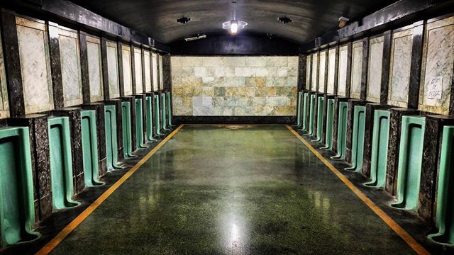 I stumbled into the Silencio bathroom from Mulholland Drive. #davidlynch #mullhollanddrive