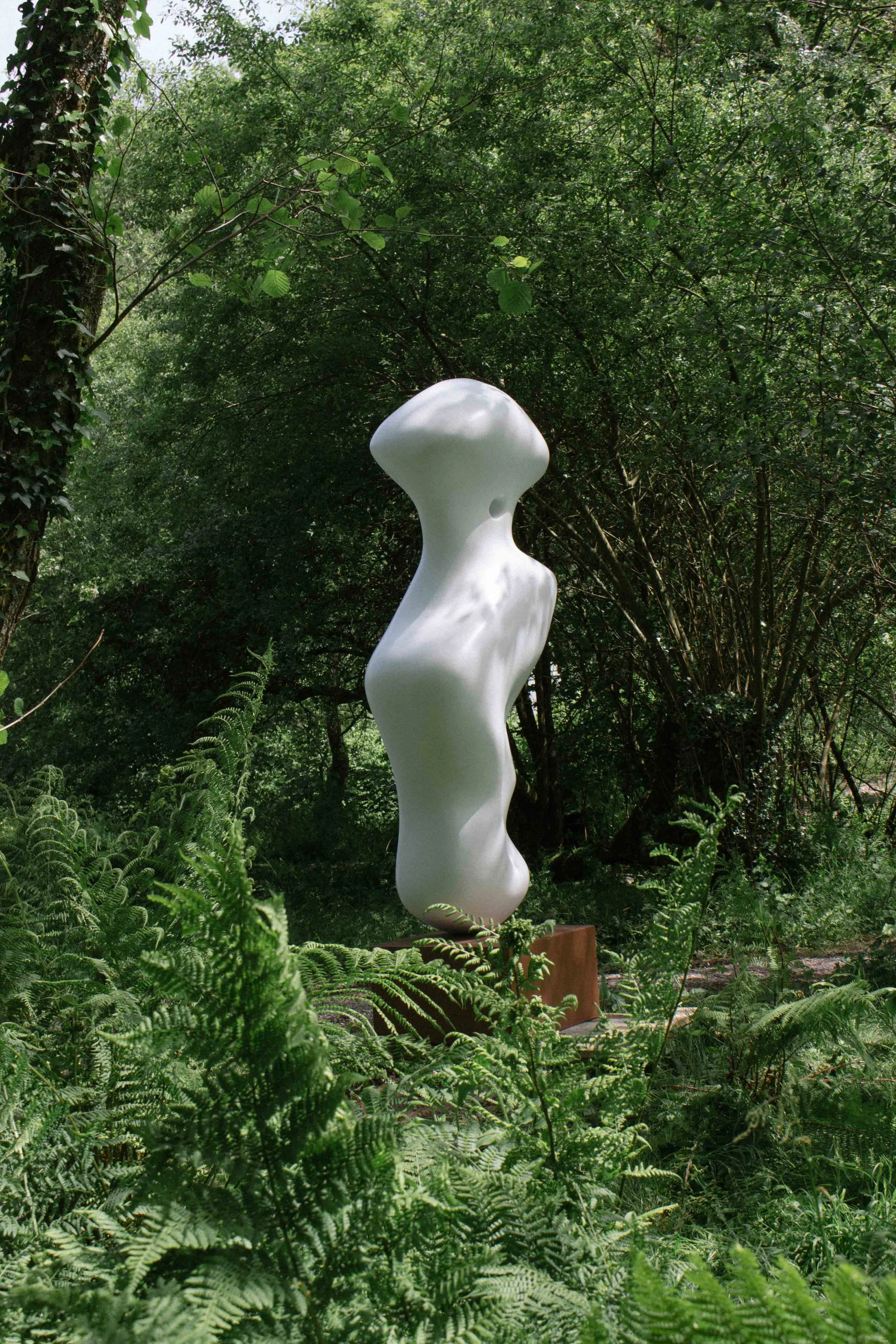 2_Light_Obscurity_2017_ Polyurethane_Resin_63X41X180cm.jpg