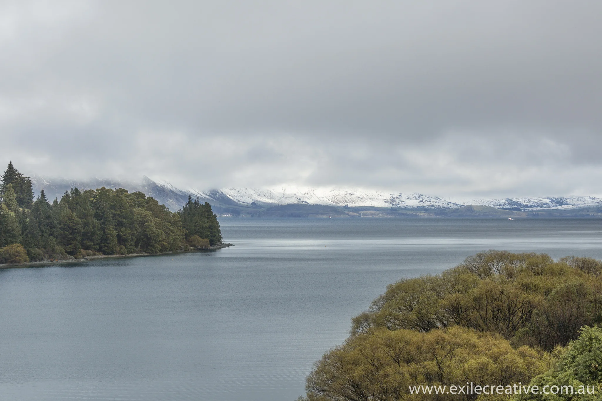 As the sun rose in the morning this is the view that greeted us from our room at the Oaks looking over Lake Wakatipu. Canon 5Dmiii, 100-400L II IS @ 104mm, ISO125, f/6.3, 1/500s