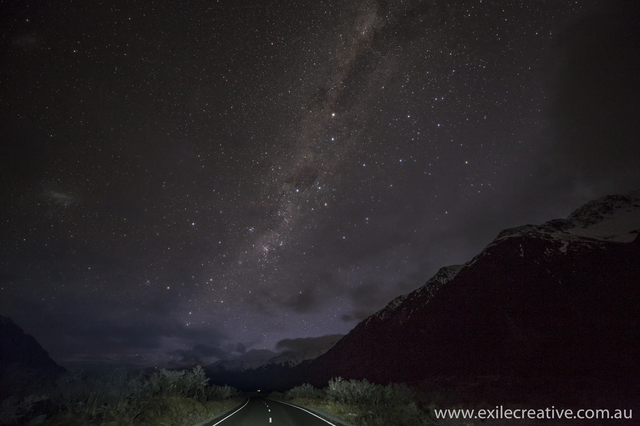The road into the Tasman Lake area. Canon 5Dmiii, 16-35L III IS @ 35mm, ISO2000, f/3.2, 15s
