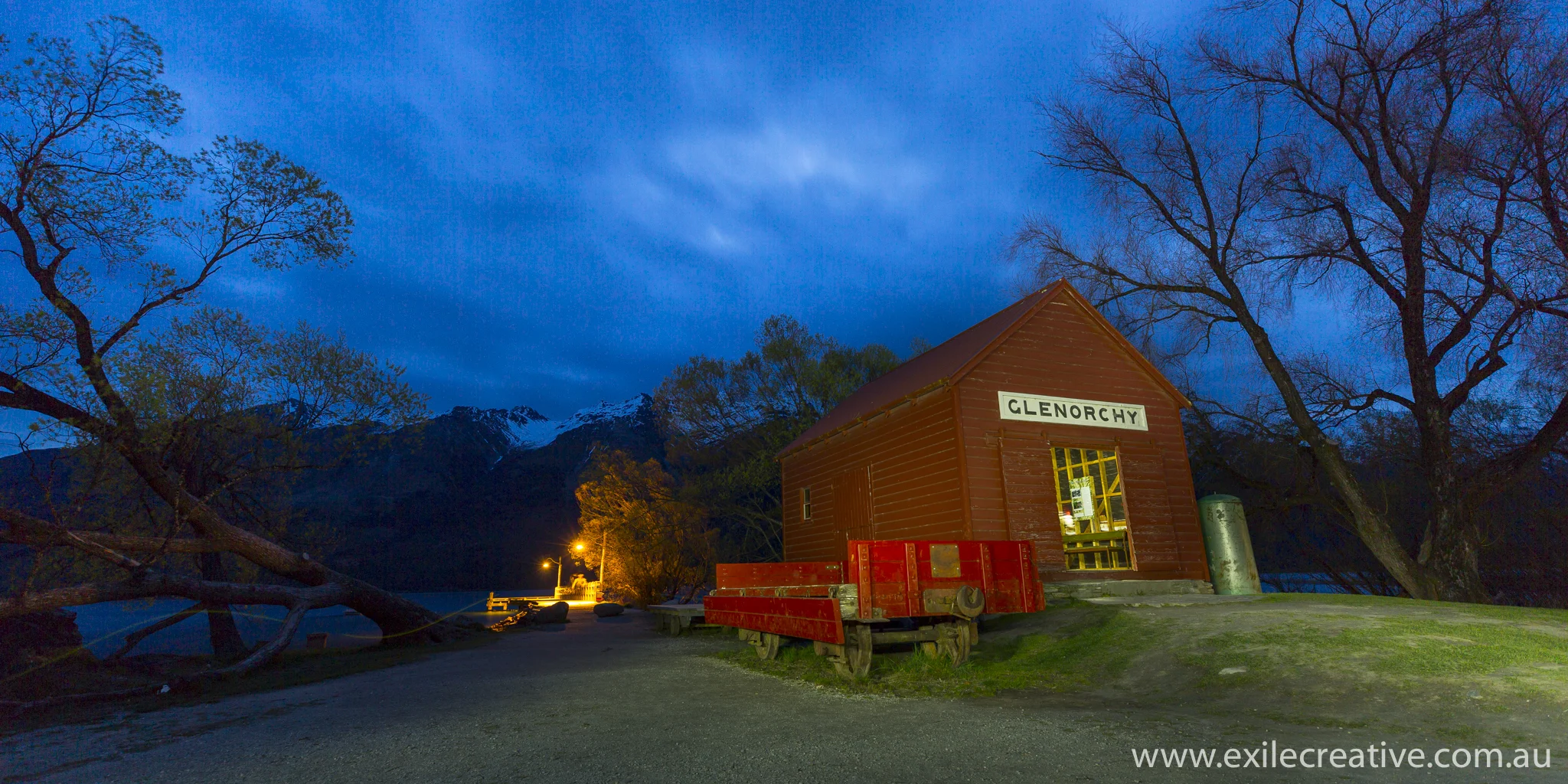 Back in Glenorchy at the wharf. A little light painting. Canon 5Dmiii, 16-35L iii @ 16mm, ISO100, f/4.5, 30s, B+W CPL and a torch