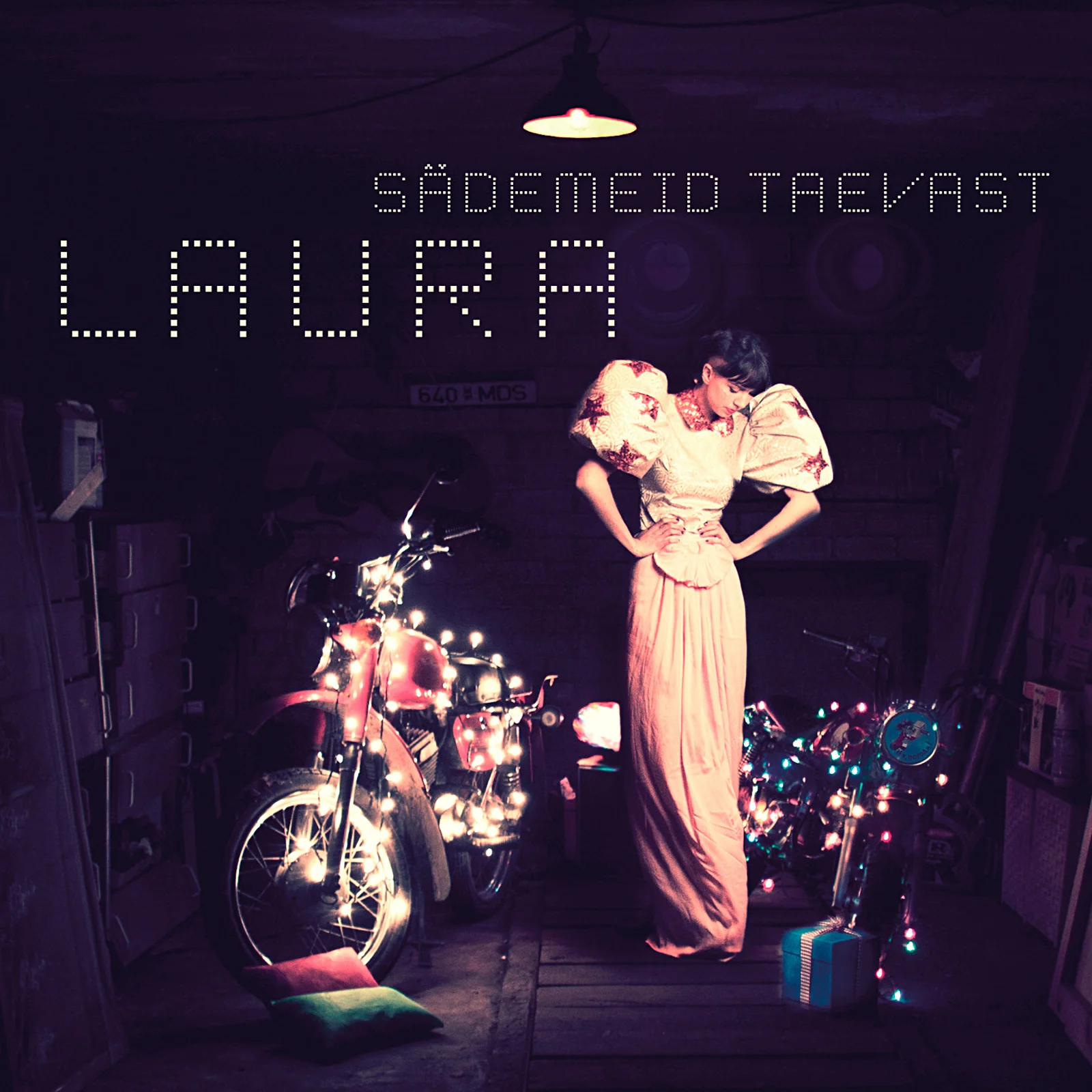 LAURA_singlid2.jpg