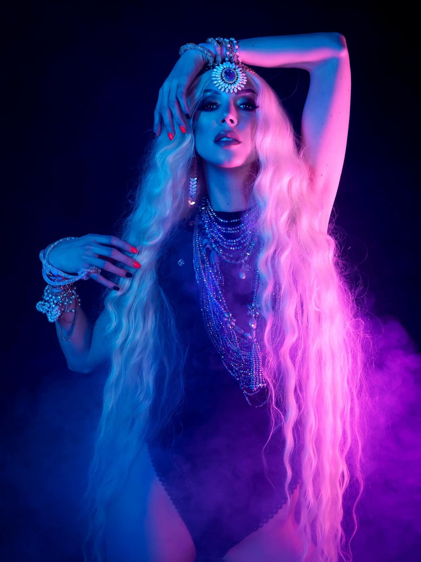 Ma olen aus &ndash; kui ma avastasin tresspikendused, siis tagasi enam ei vaadanud 😄✨Hetkel k&uuml;ll Madeiral olles pisike paus pikkadest juustest, aga Eestisse tagasi tulles jooksen kohe vudinal @slavichair juurde &amp; lasen pikad kiharad suveks 