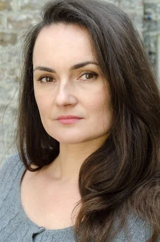 Izabela-Nowakoska-Headshot.jpg