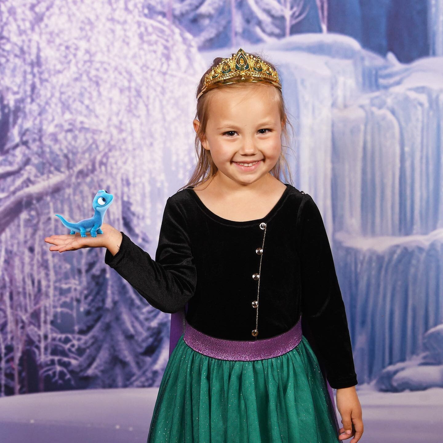Magical frozen day to shine in your Princess-To-Queen dress 💜
#joycostumes
.
.
.
.
.
.
.
.
.
.
.
.
.
.
.
.
#frozen #frozen2 #disney #disneyprincess #disneyworld #disneygram #disneyparks #disneyphotography #disneymom #disneylove #annaofarendelle #wom