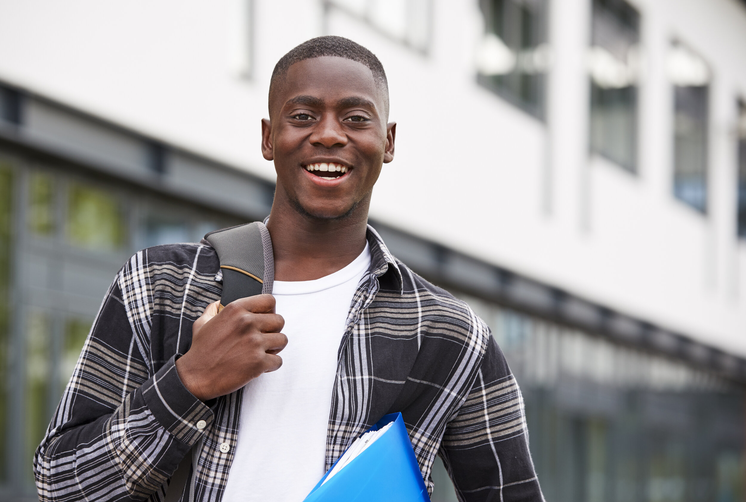 portrait-of-male-student-standing-outside-college--P9XQ4UM.jpg