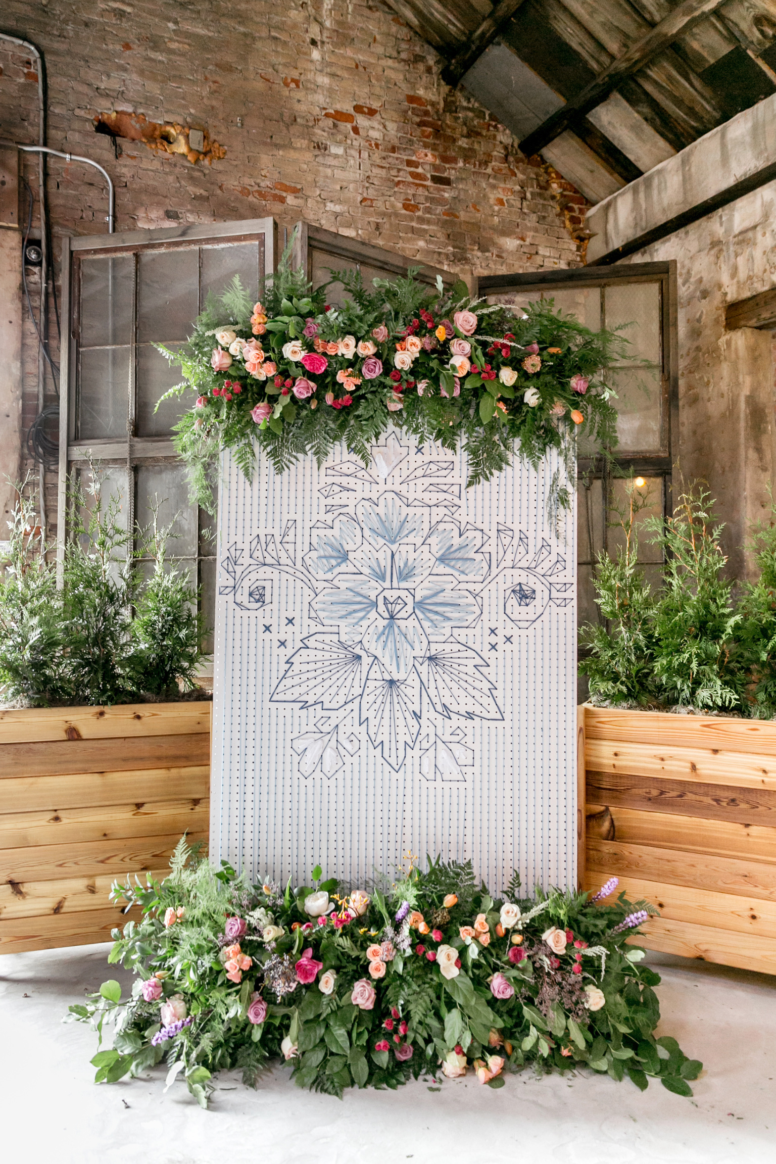  Belovely created this AMAZING string art ceremony backdrop! 
