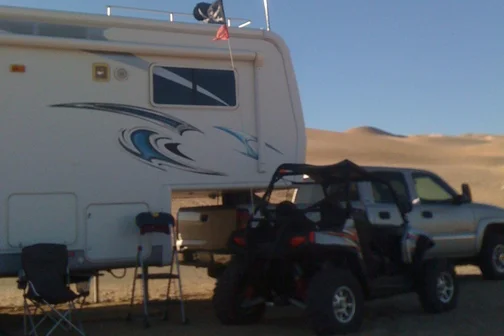 Trailer-in-desert.jpg