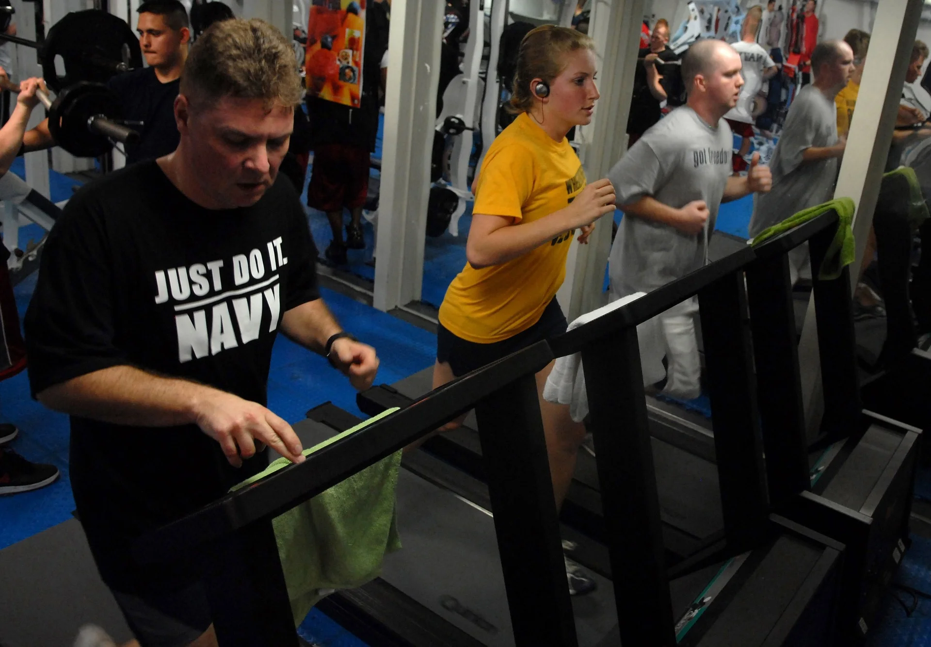 gym-room-1181815_1920.jpg