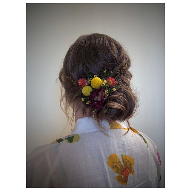 Spring is here &amp; it&rsquo;s our favorite time for flowers in our hair🌼🌷🌼 We love to create floral designs into your &lsquo;do with each flower &amp; stem perfectly placed into your hairstyle. Each floral design is entirely unique and handcraft
