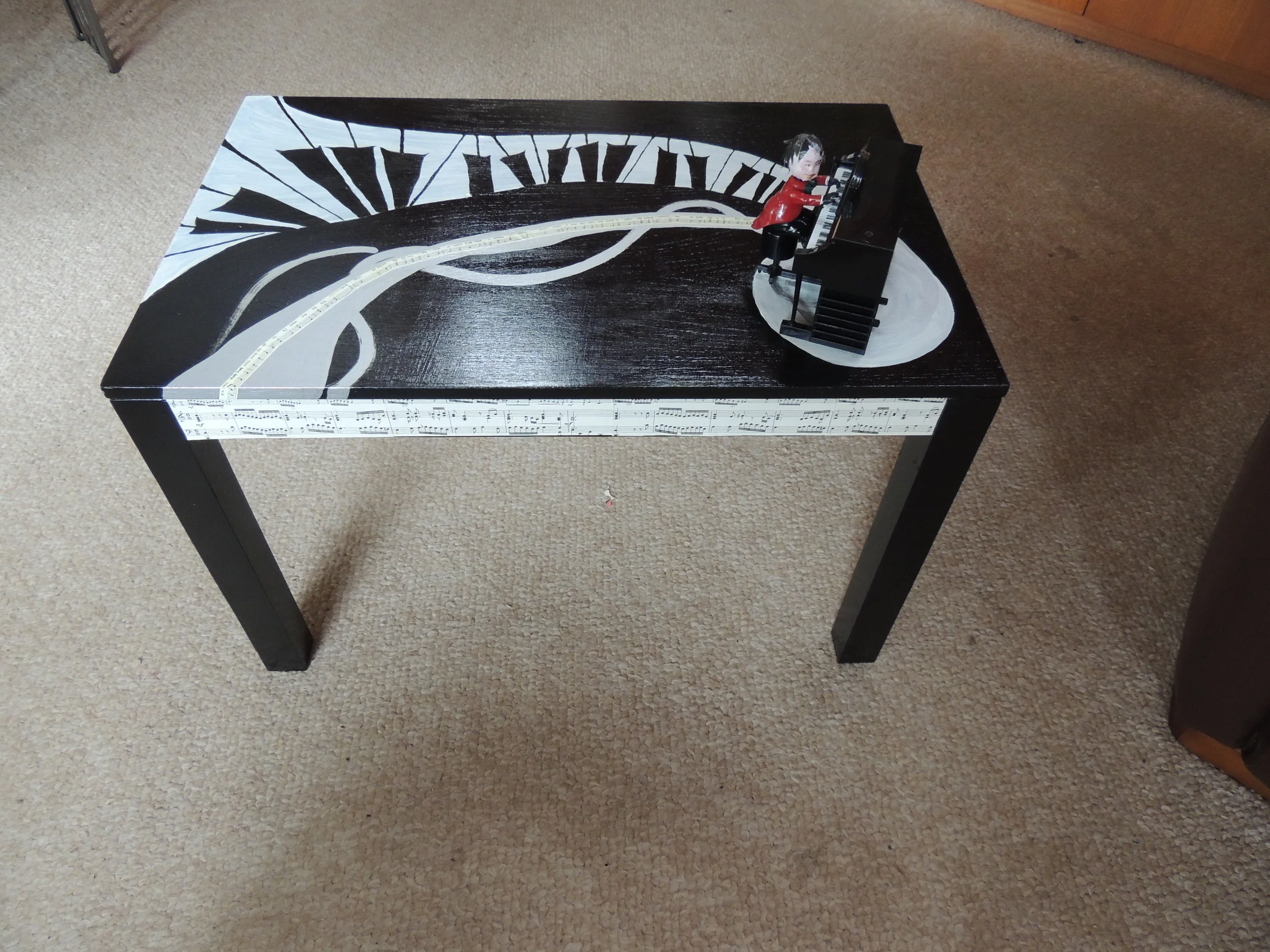 Lang Lang Coffee Table
