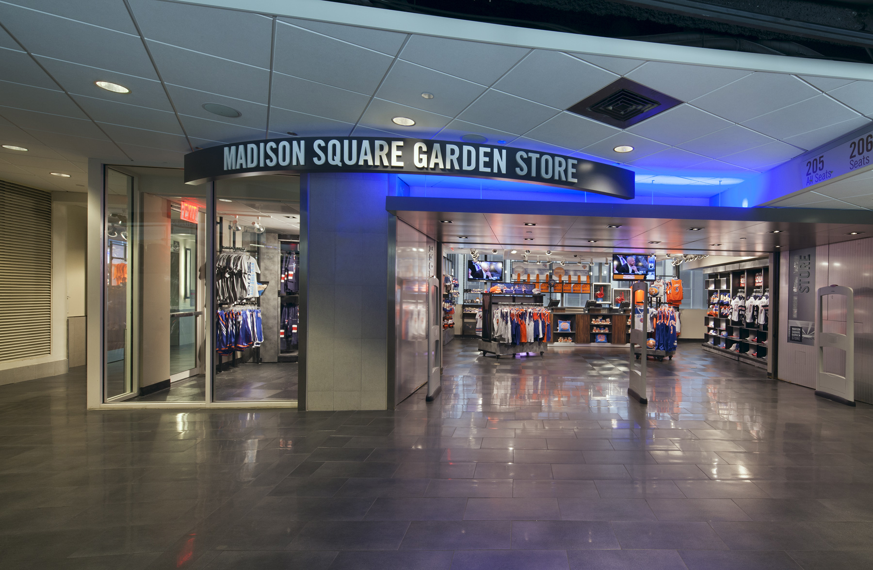 Madison Square Garden Stores. Tobin Parnes Design. NY. Retail Design. Exterior.