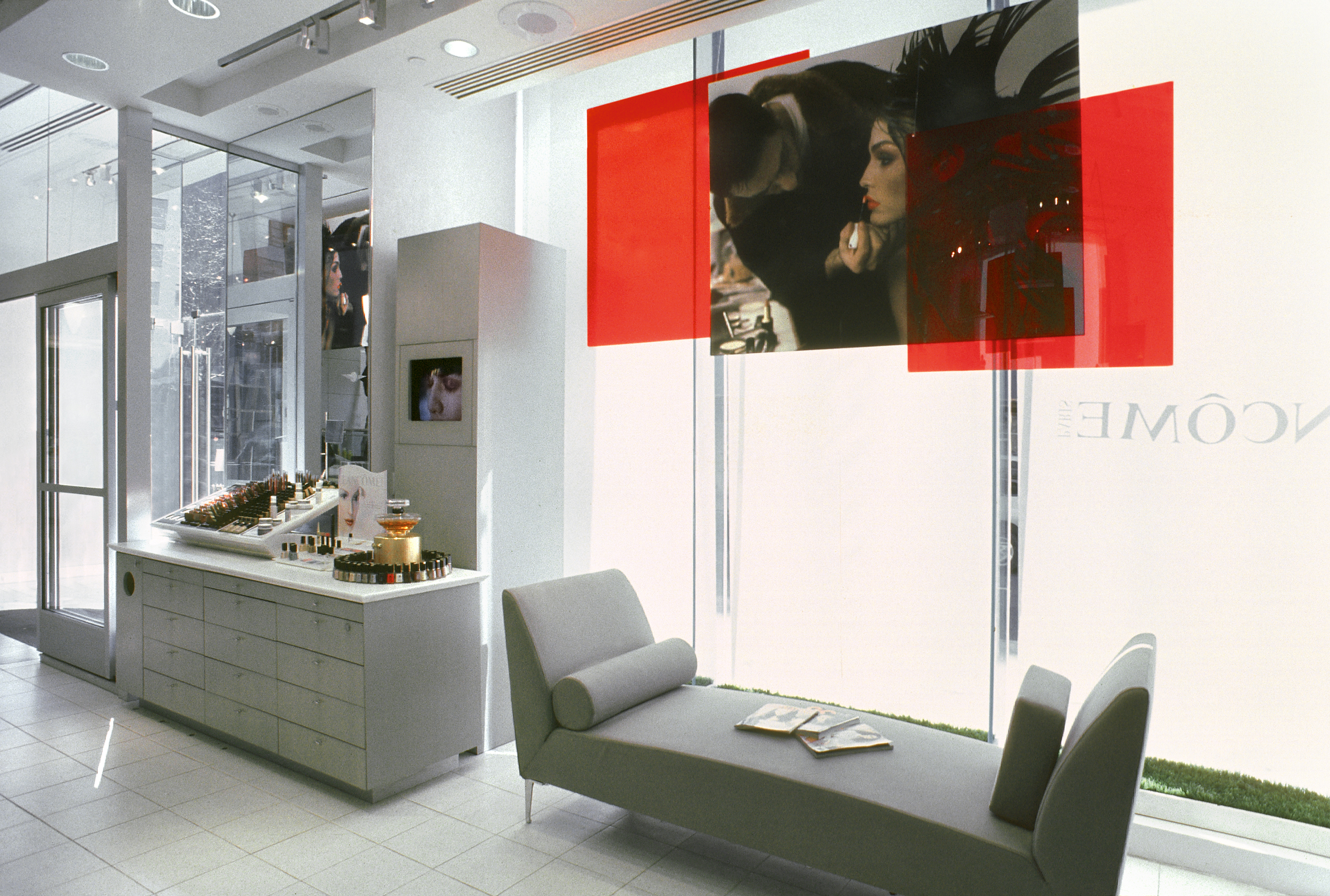 Lancome. Tobin Parnes Design. NY. Retail Design. Lounge Area.