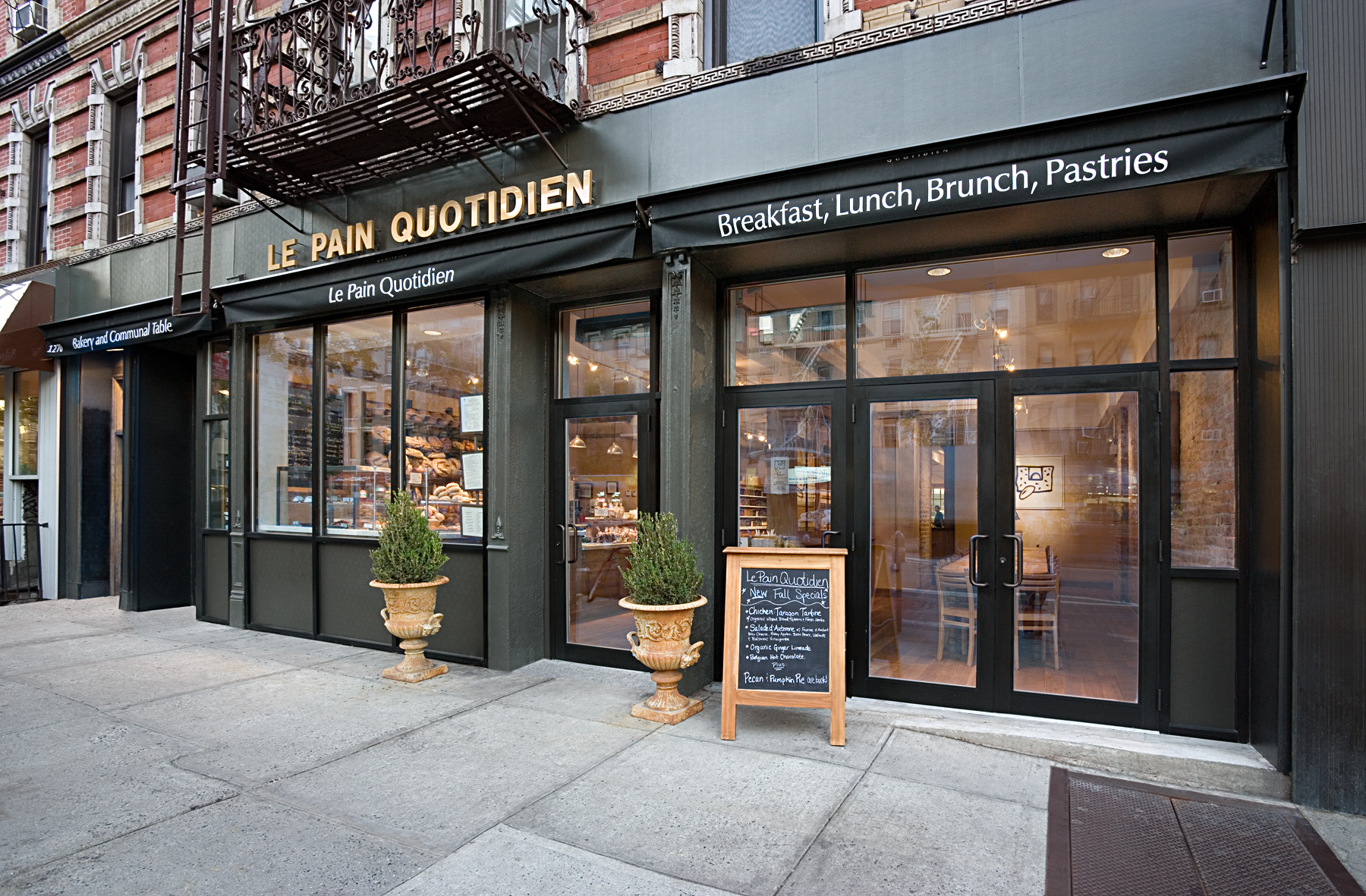 Le Pain Quotidien. Tobin Parnes Design. NYC. Hospitality Design. Restaurant. Cafe. Bakery. Facade. Storefront.