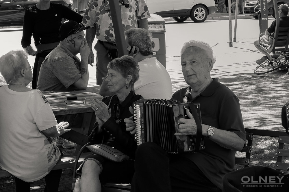 Public entertainer with accordion in Magog QC street photography olney photographe sherbrooke