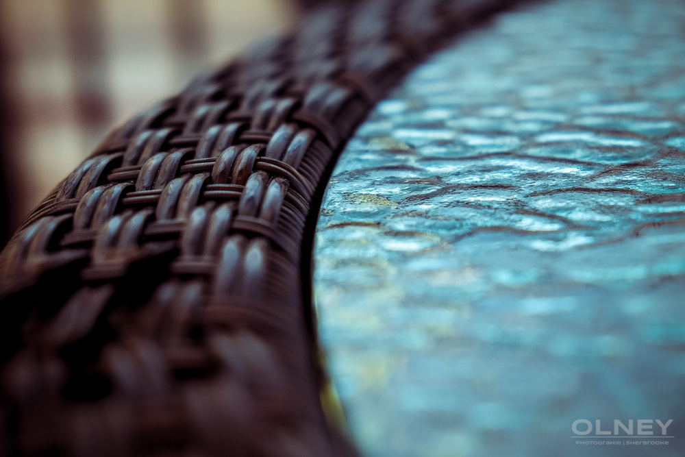 Patio table in Magog in colors street photography olney photographe sherbrooke